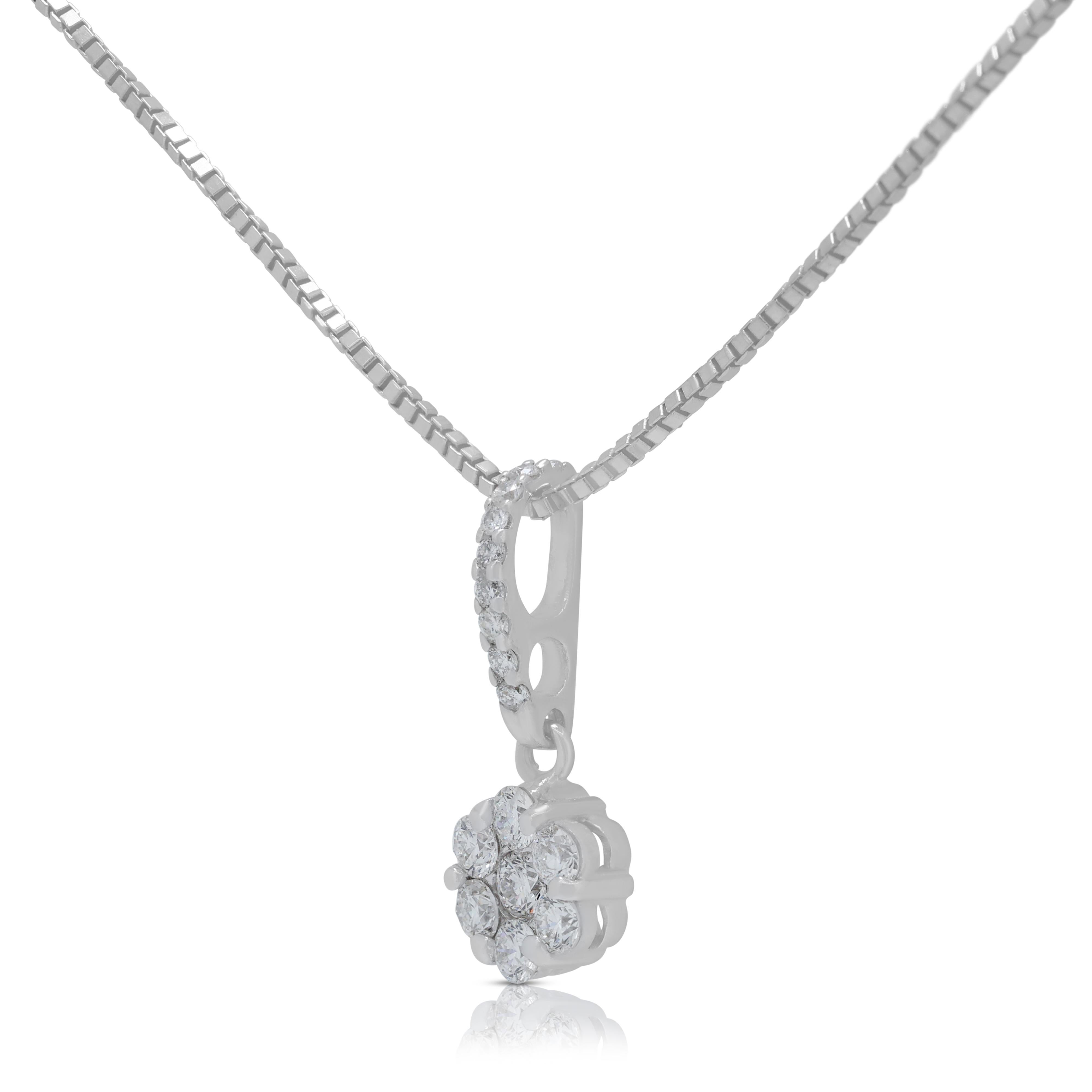 Taille ronde Captivant pendentif en or blanc 18 carats avec diamants de 0,415 carat (chaîne non incluse) en vente