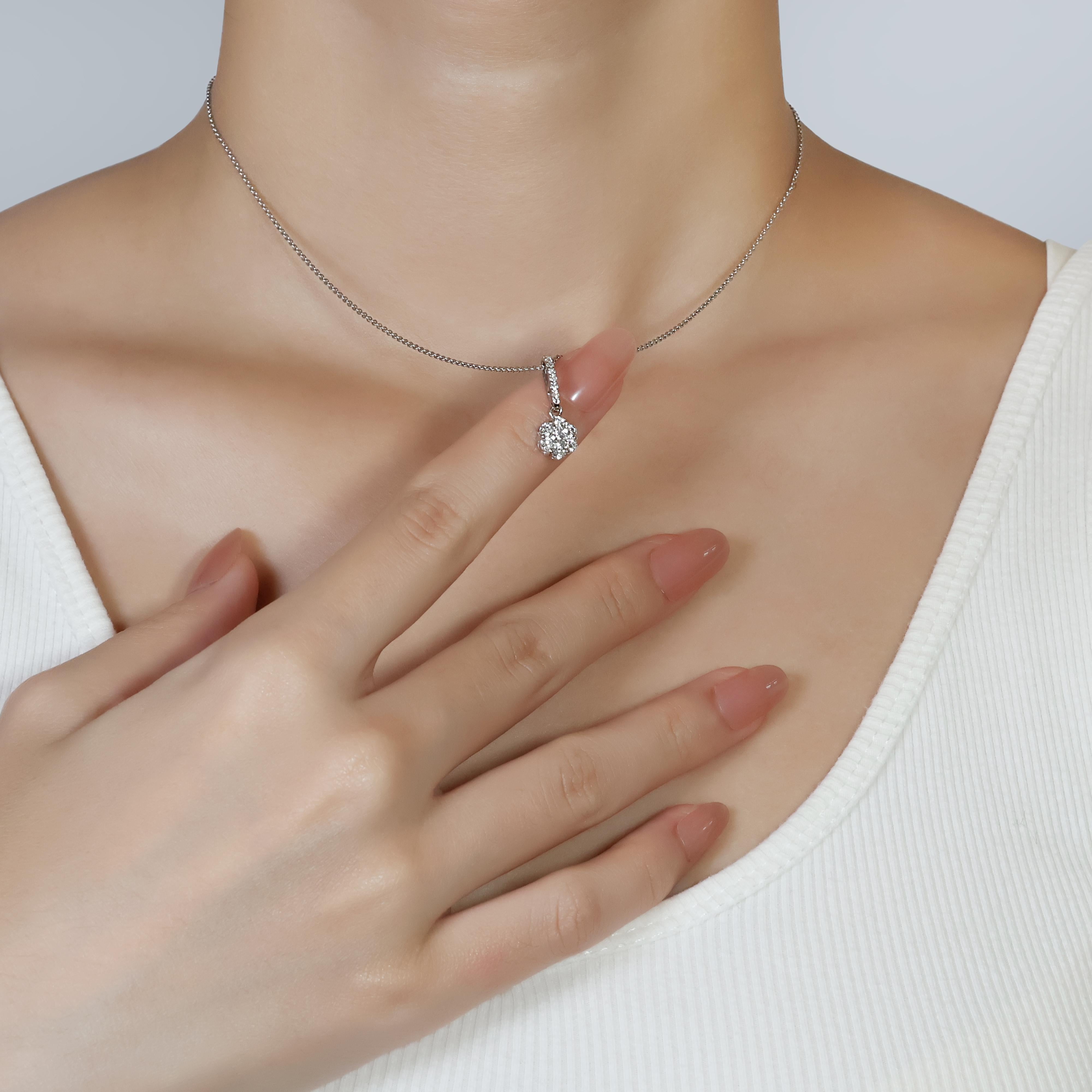 Captivant pendentif en or blanc 18 carats avec diamants de 0,415 carat (chaîne non incluse) en vente 2