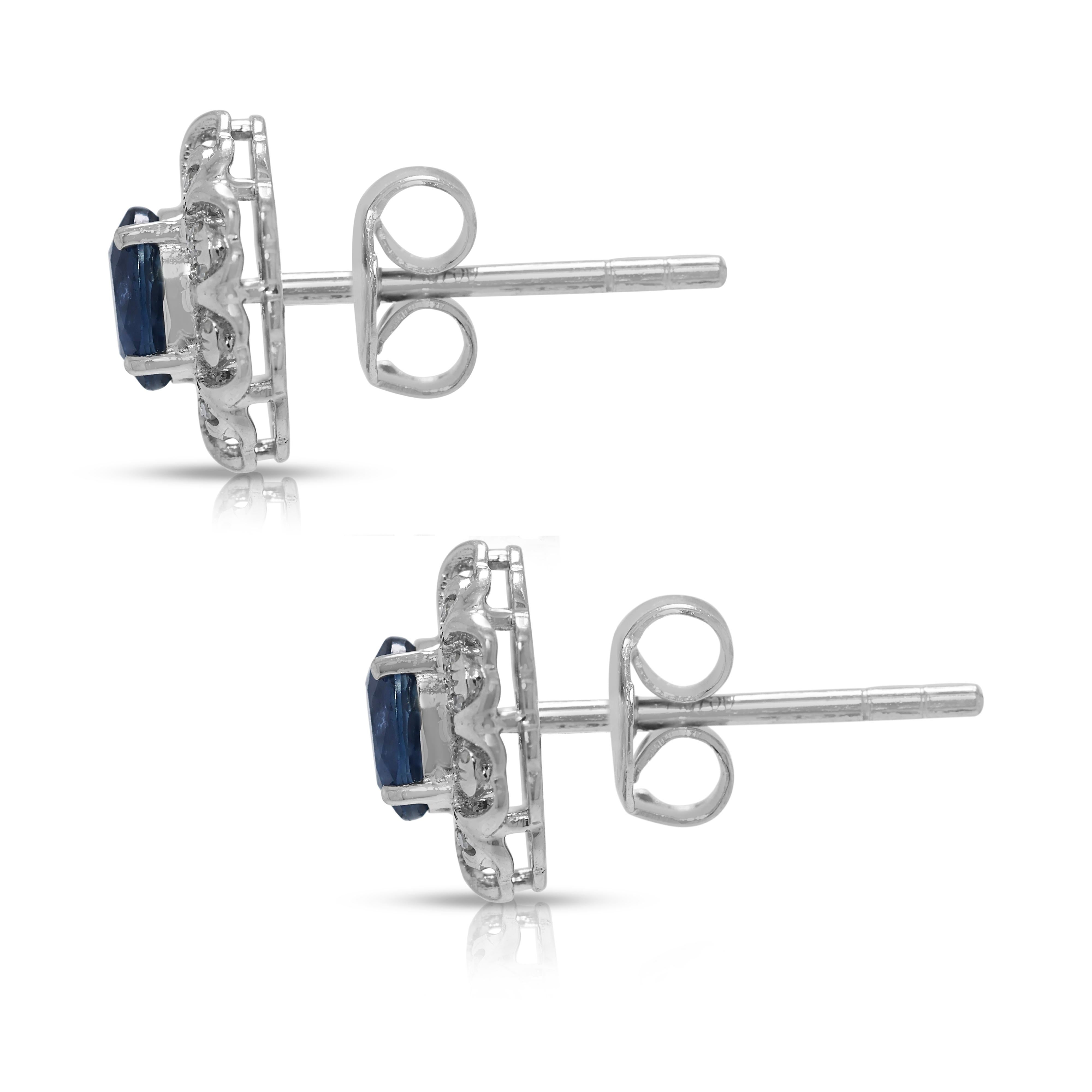Accattivanti orecchini con zaffiro e diamante naturale da 0,48 carati in oro bianco 18 carati In condizioni ottime in vendita a רמת גן, IL