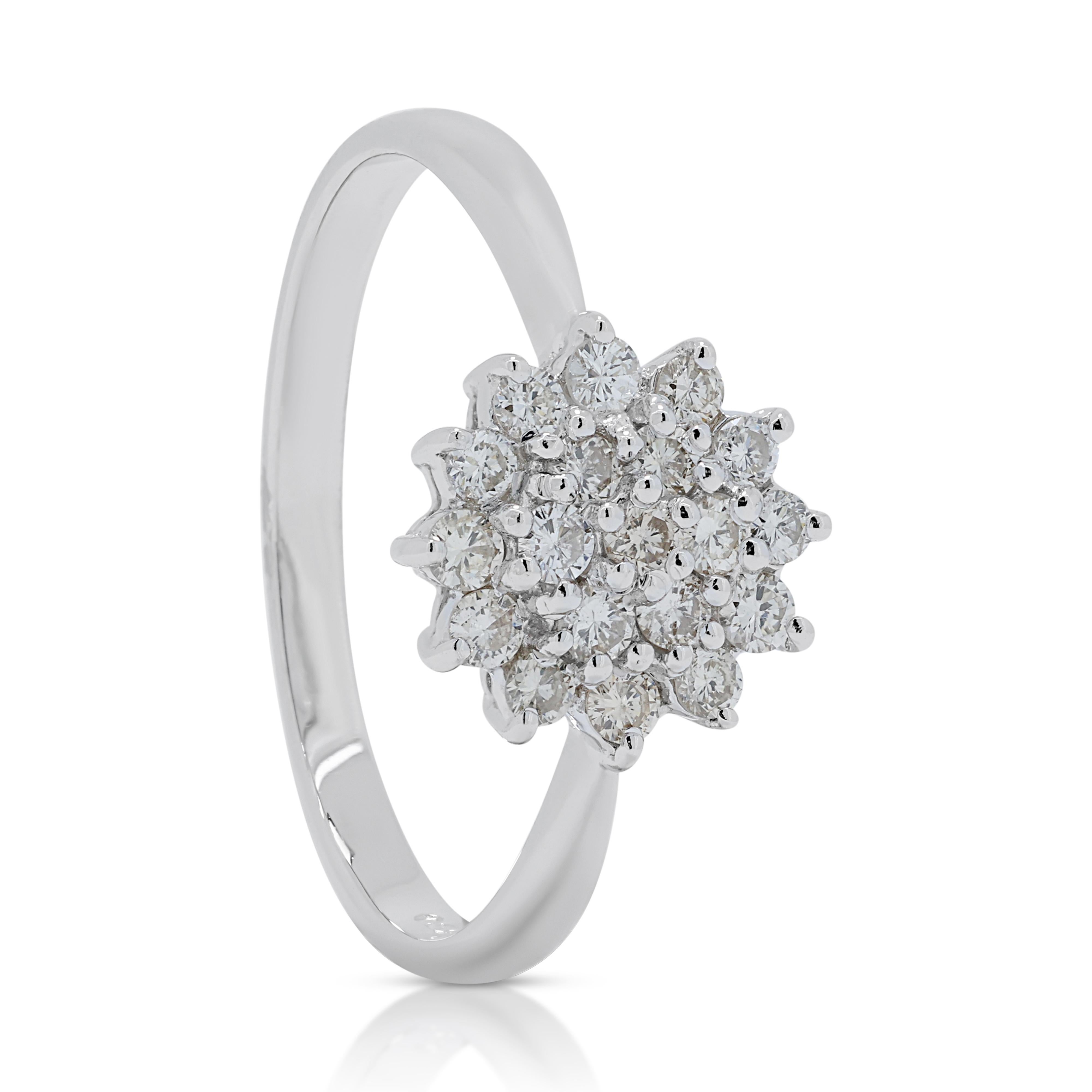 Captivating 0.4ct Diamond Stud Ring in 18K White Gold In Excellent Condition For Sale In רמת גן, IL