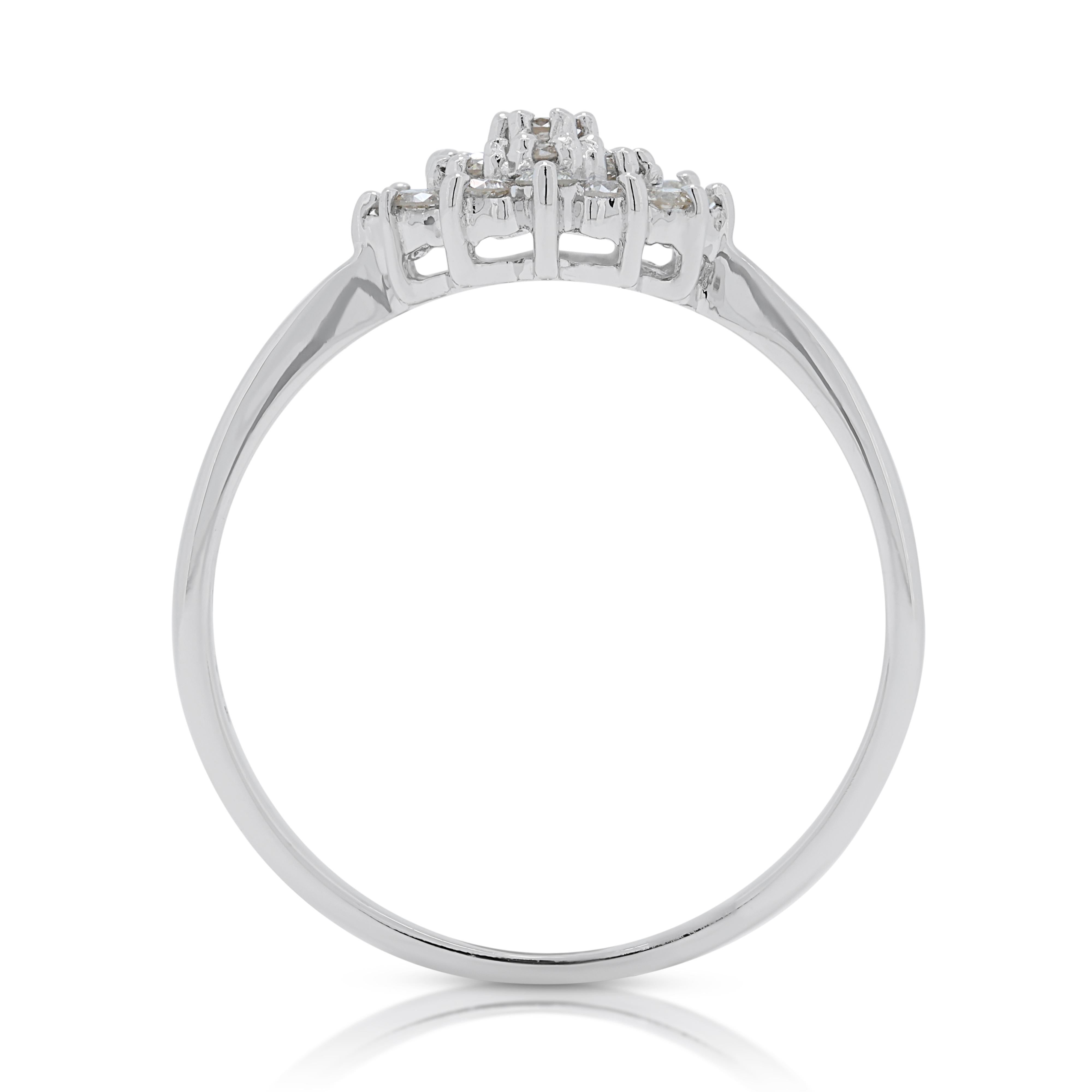 Captivating 0.4ct Diamond Stud Ring in 18K White Gold For Sale 2