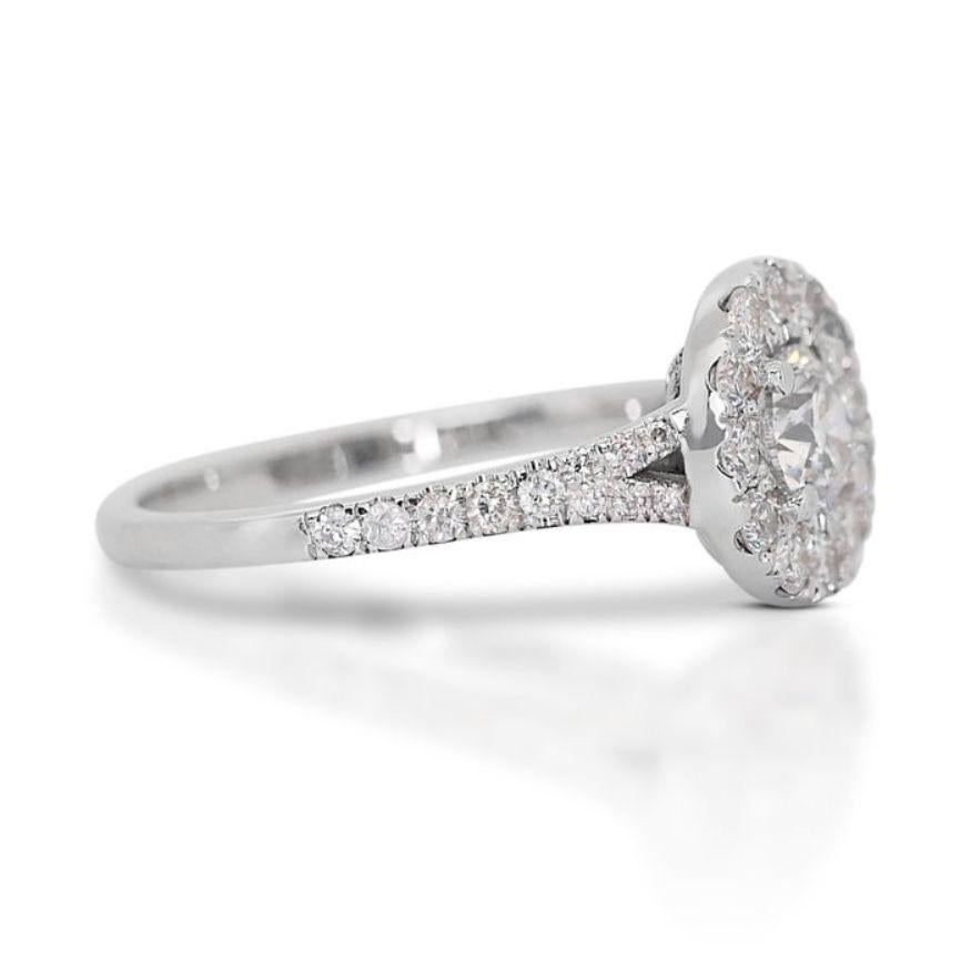 Round Cut Captivating 0.50ct Round Brilliant Diamond Ring in 18K White Gold For Sale