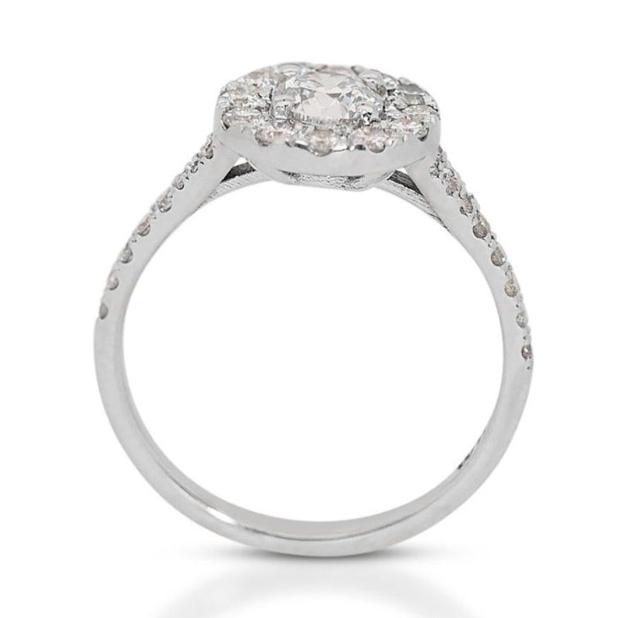 Captivating 0.50ct Round Brilliant Diamond Ring in 18K White Gold In New Condition For Sale In רמת גן, IL