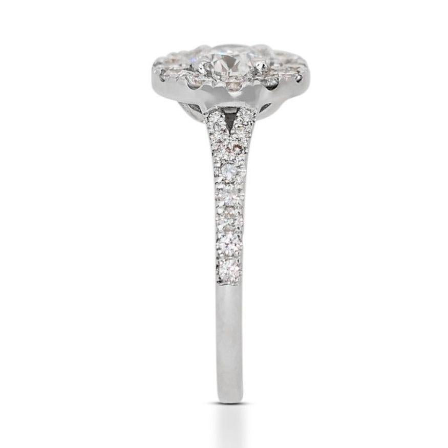 Women's Captivating 0.50ct Round Brilliant Diamond Ring in 18K White Gold For Sale