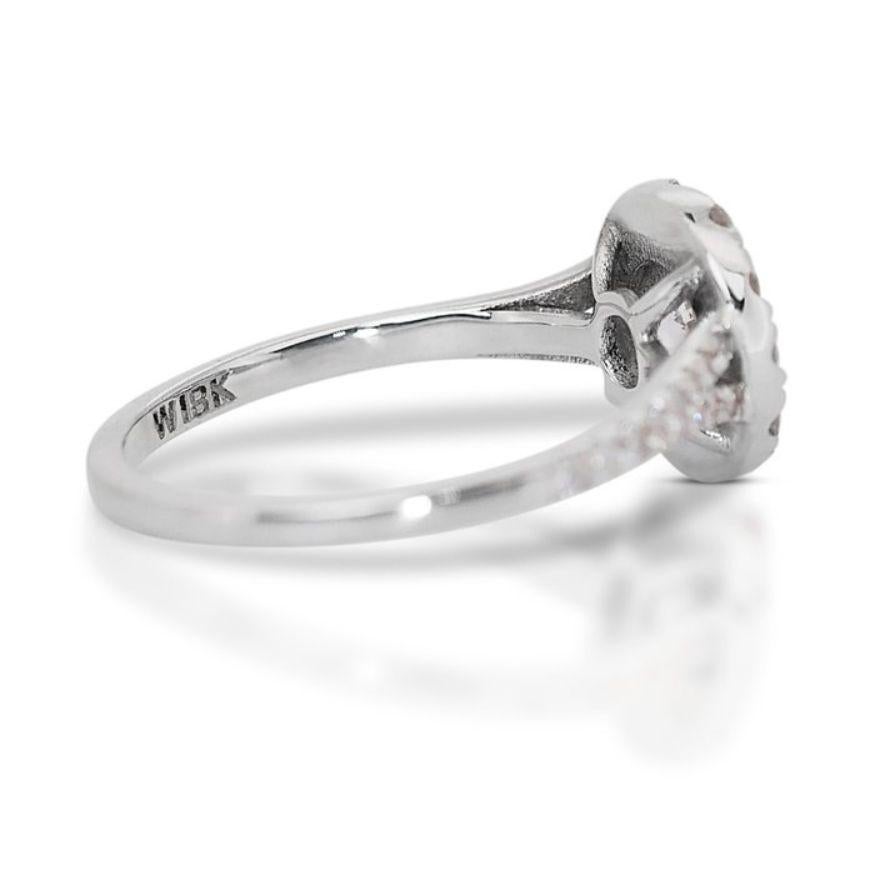 Captivating 0.50ct Round Brilliant Diamond Ring in 18K White Gold For Sale 1