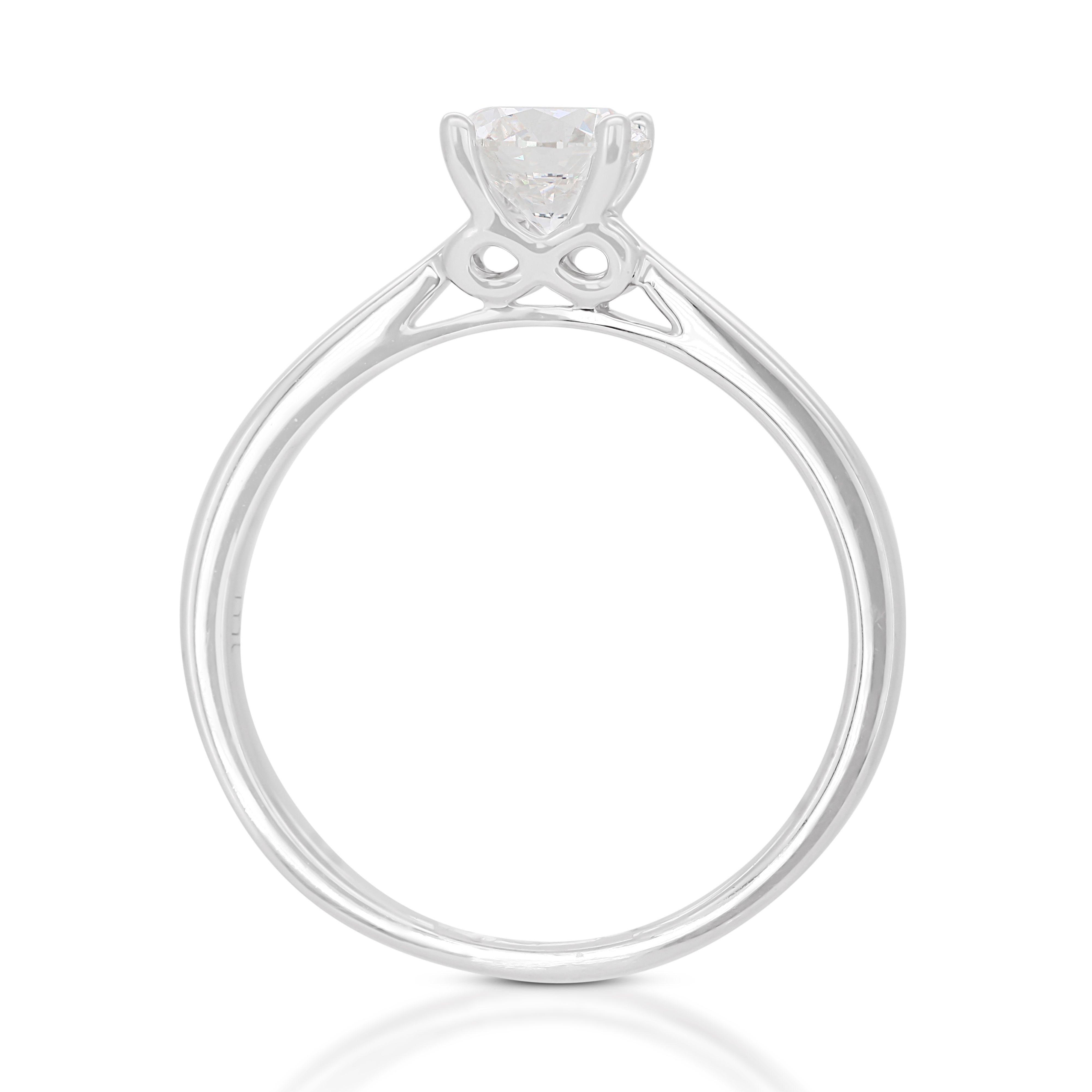 Women's Captivating 0.55ct Diamond Solitaire Ring in 18K White Gold For Sale