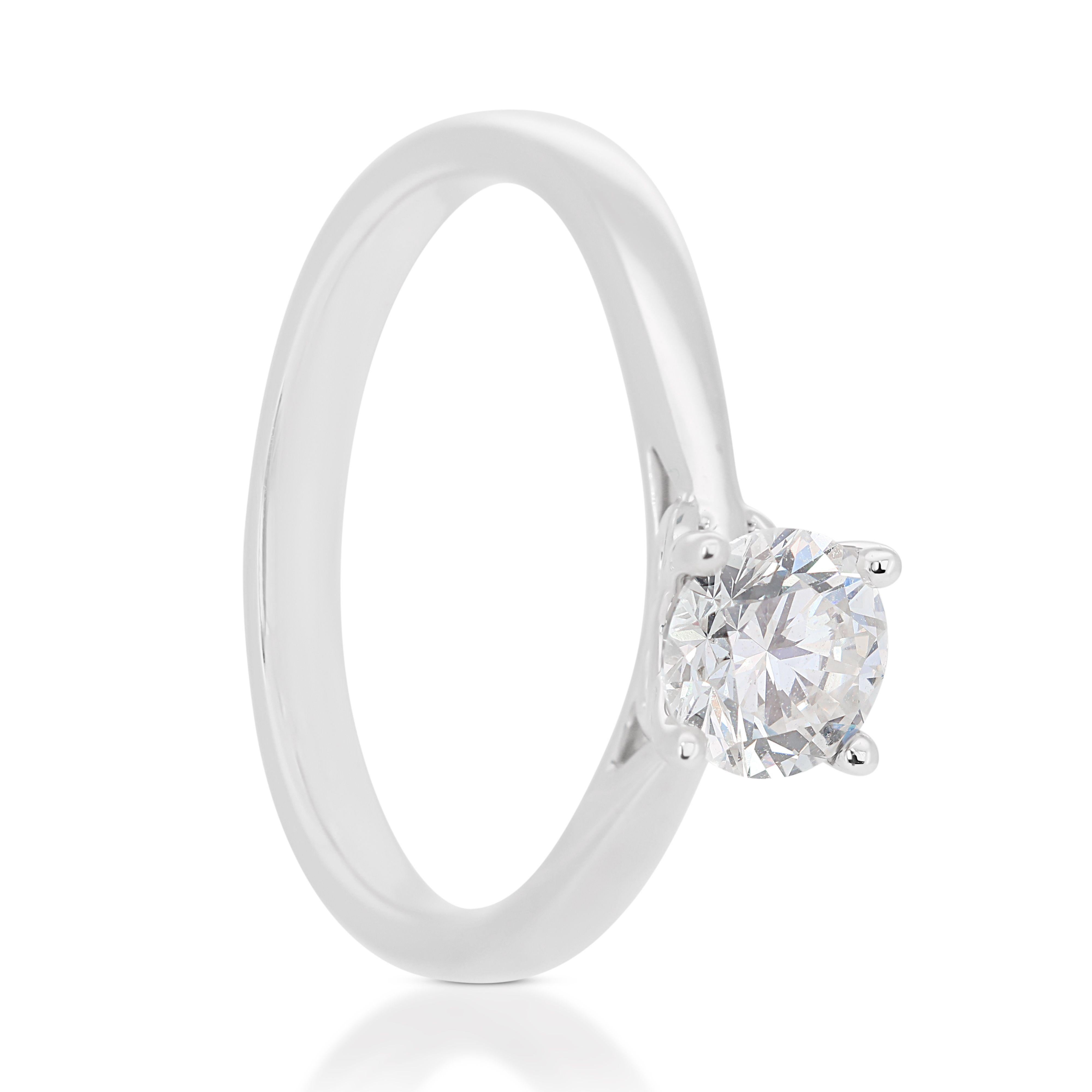 Captivating 0.55ct Diamond Solitaire Ring in 18K White Gold For Sale 2