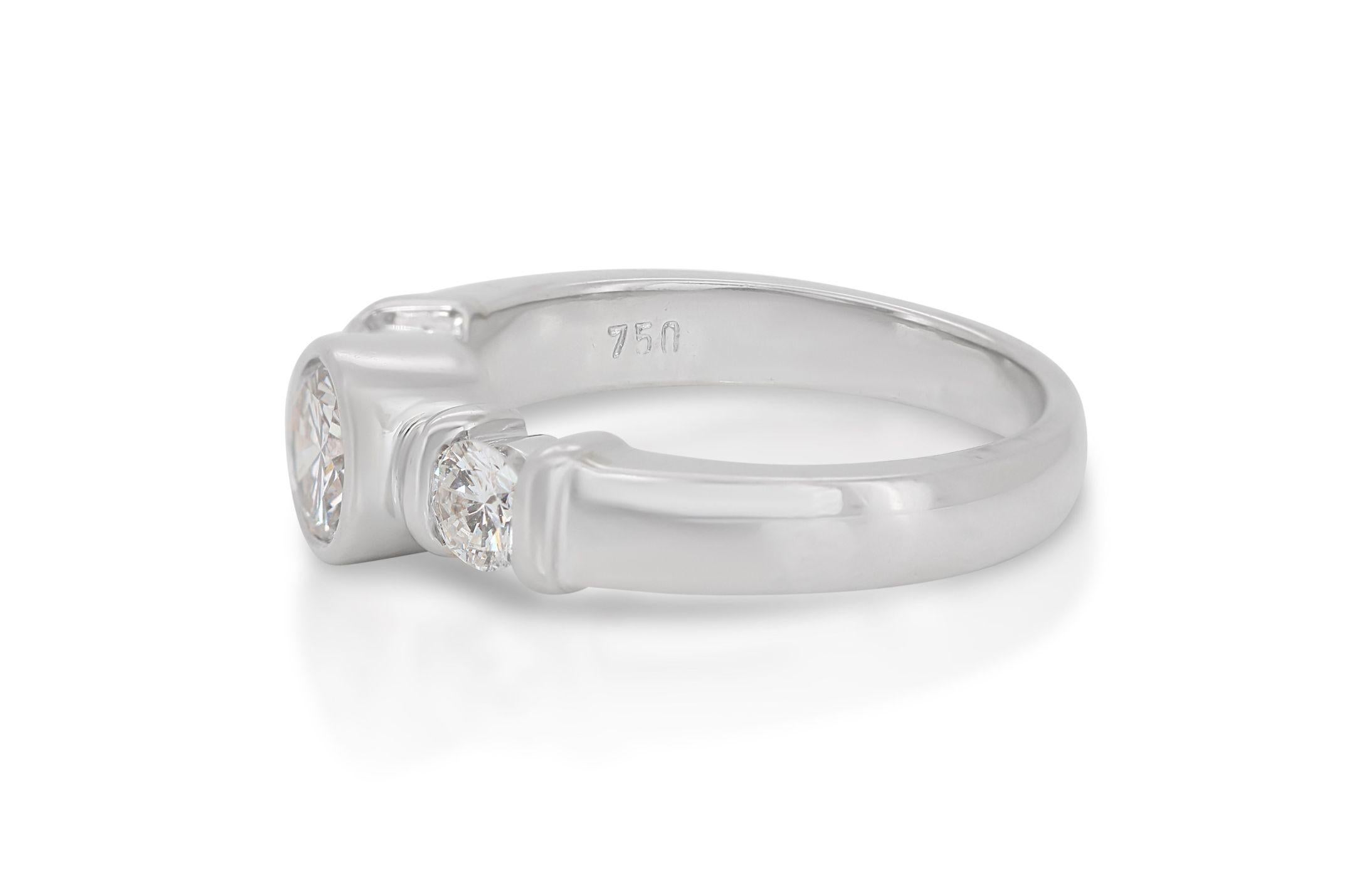Captivating 0.60ct 3-stone Diamond Ring set in 18K White Gold For Sale 3