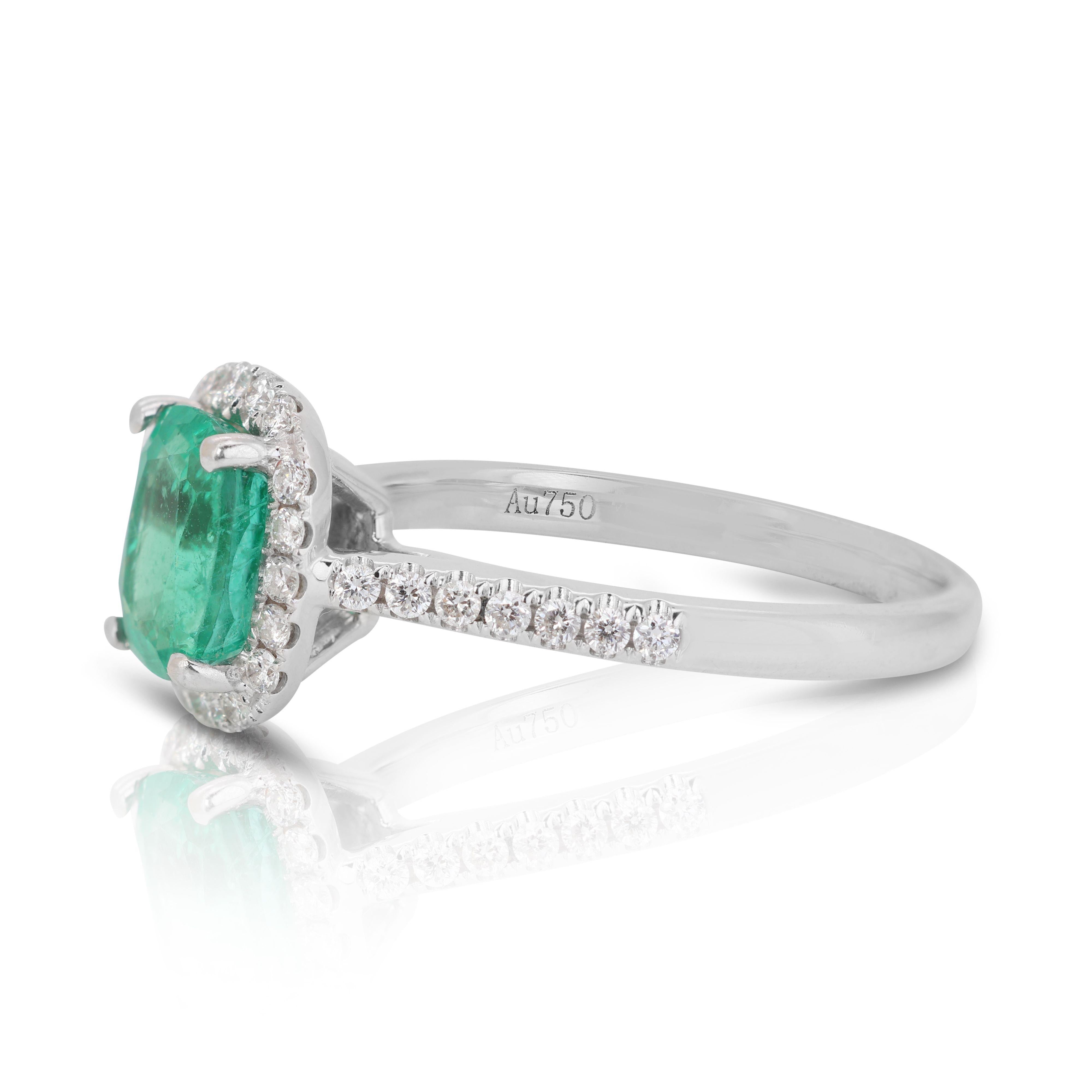 Women's Captivating 0.69ct Emerald Ring with 0.29ct Diamond Side Stones For Sale