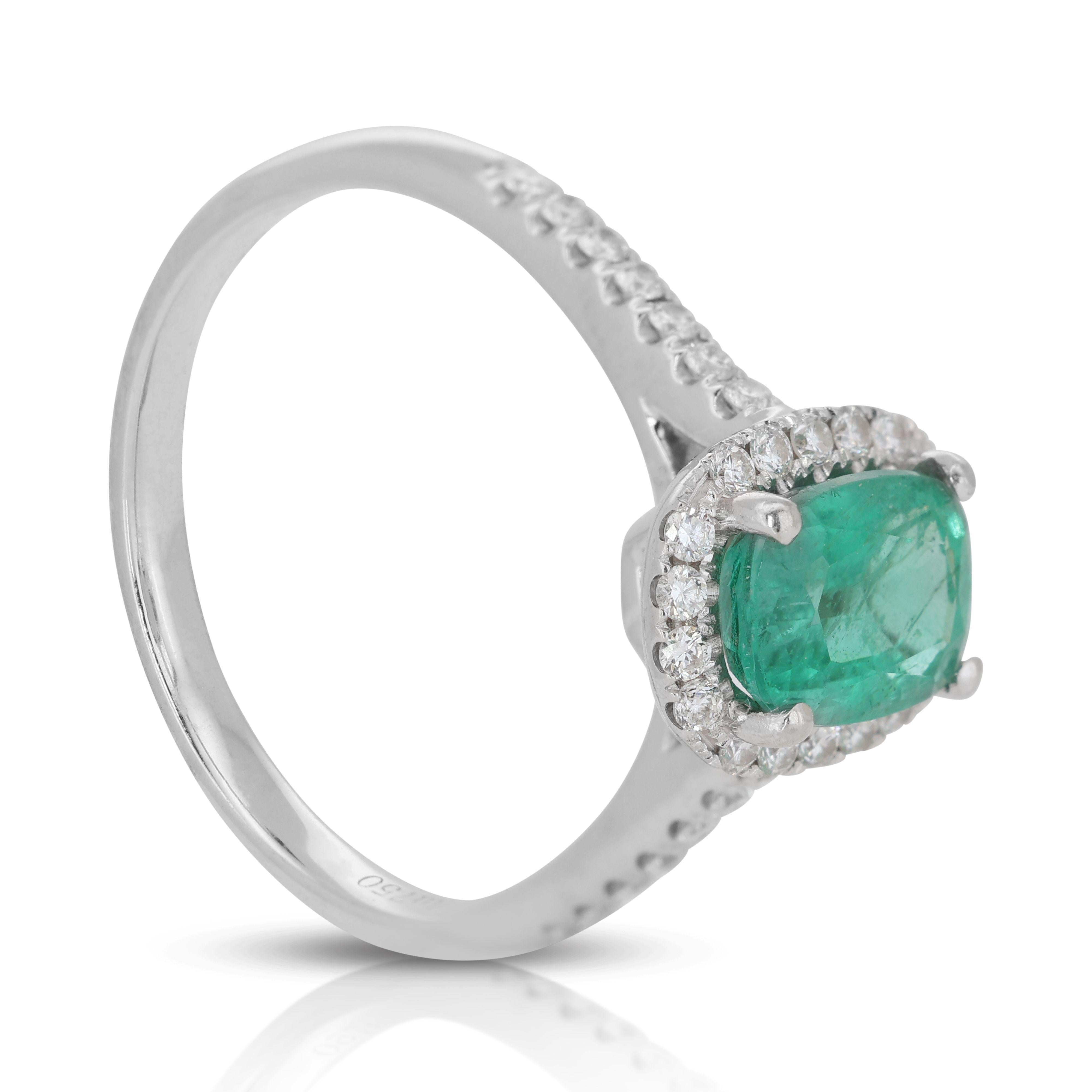 Captivating 0.69ct Emerald Ring with 0.29ct Diamond Side Stones For Sale 3