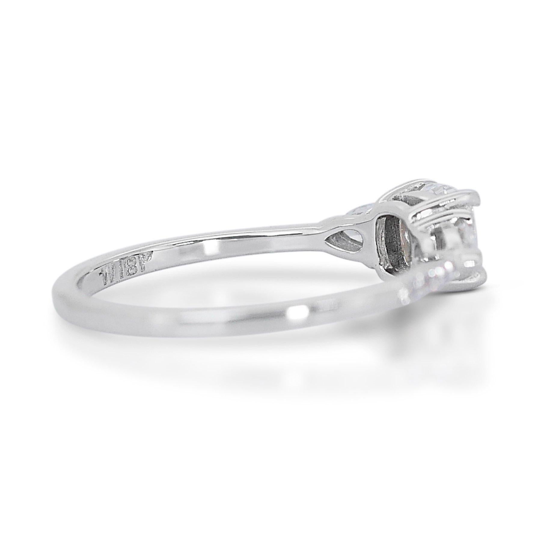 Captivating 0.73ct Diamond 3-Stone Ring in 18k White Gold - GIA Certified For Sale 2