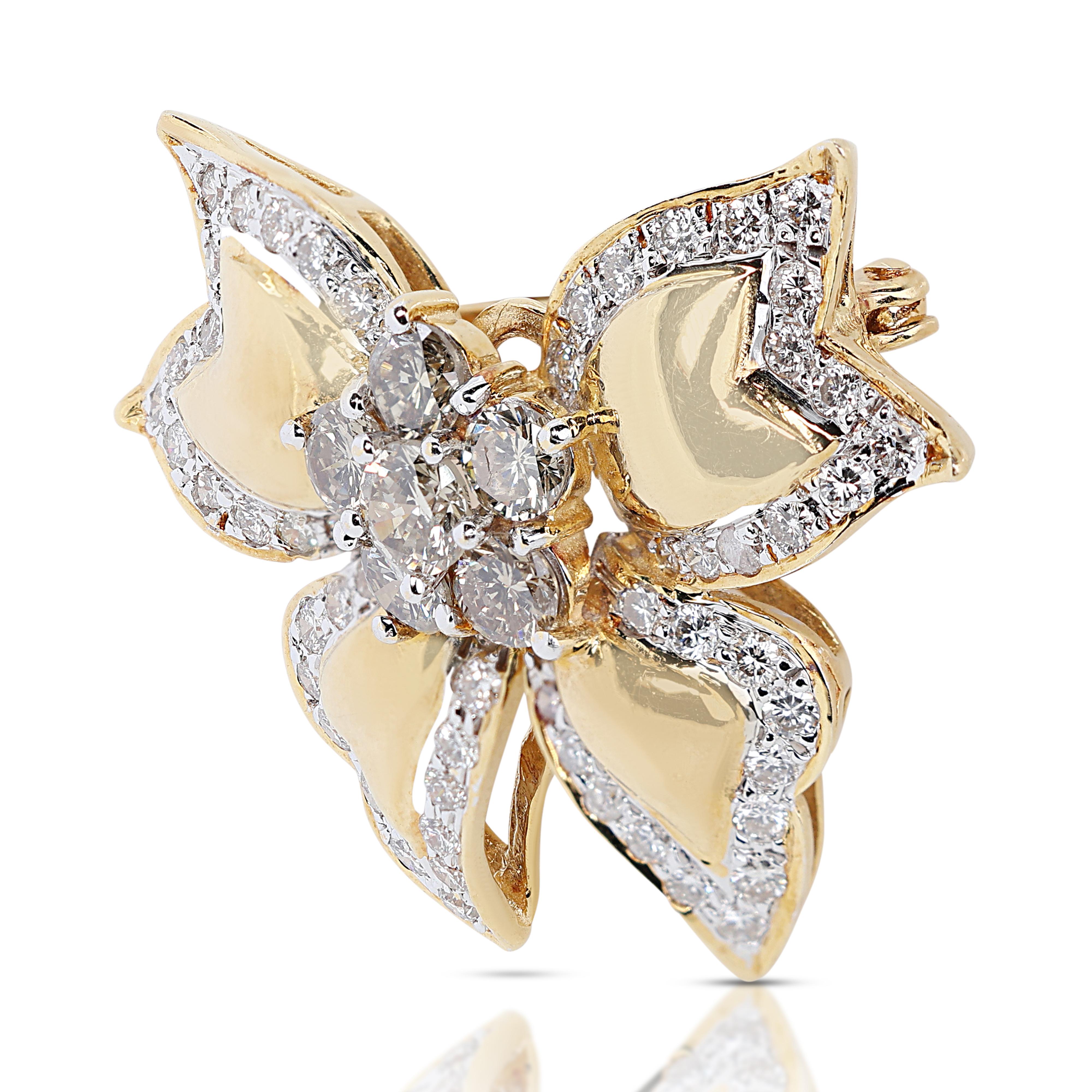 Captivating 0.75ct Diamonds Brooch in 18K Yellow Gold In Excellent Condition For Sale In רמת גן, IL