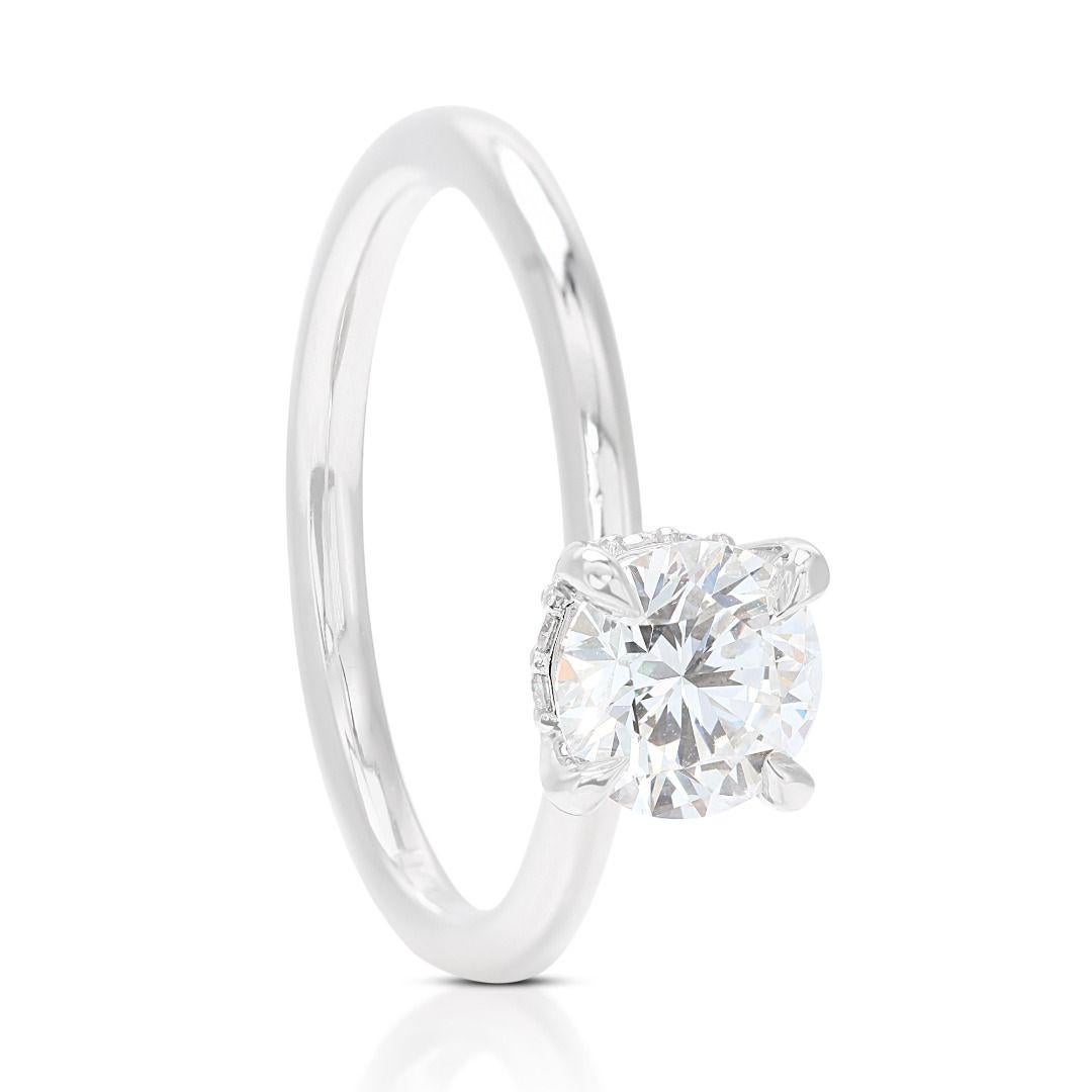 Captivating 0.75ct Solitaire Diamond Platinum Ring In New Condition For Sale In רמת גן, IL