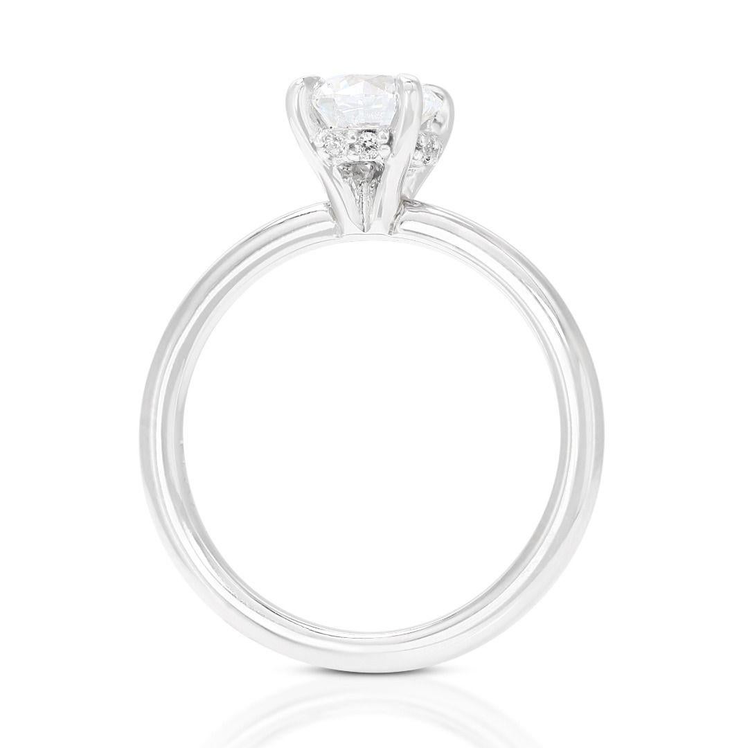 Captivating 0.75ct Solitaire Diamond Platinum Ring For Sale 1