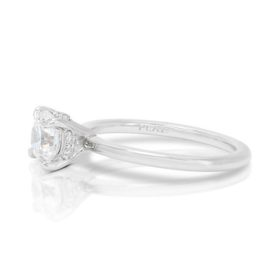 Captivating 0.75ct Solitaire Diamond Platinum Ring For Sale 2