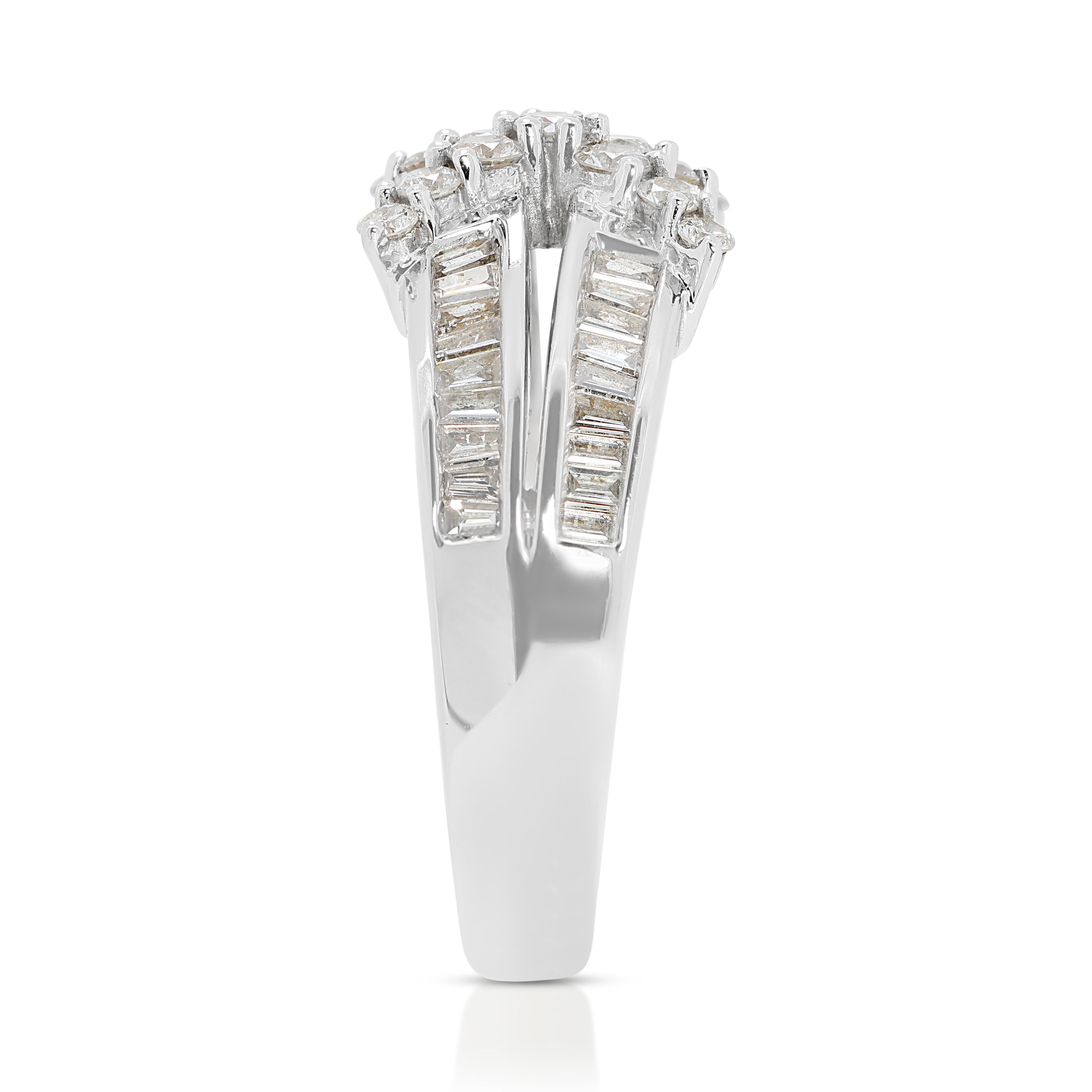 Bezaubernder 0,79 Karat natürlicher Diamantring aus 18 Karat Weißgold mit Diamanten im Zustand „Hervorragend“ im Angebot in רמת גן, IL