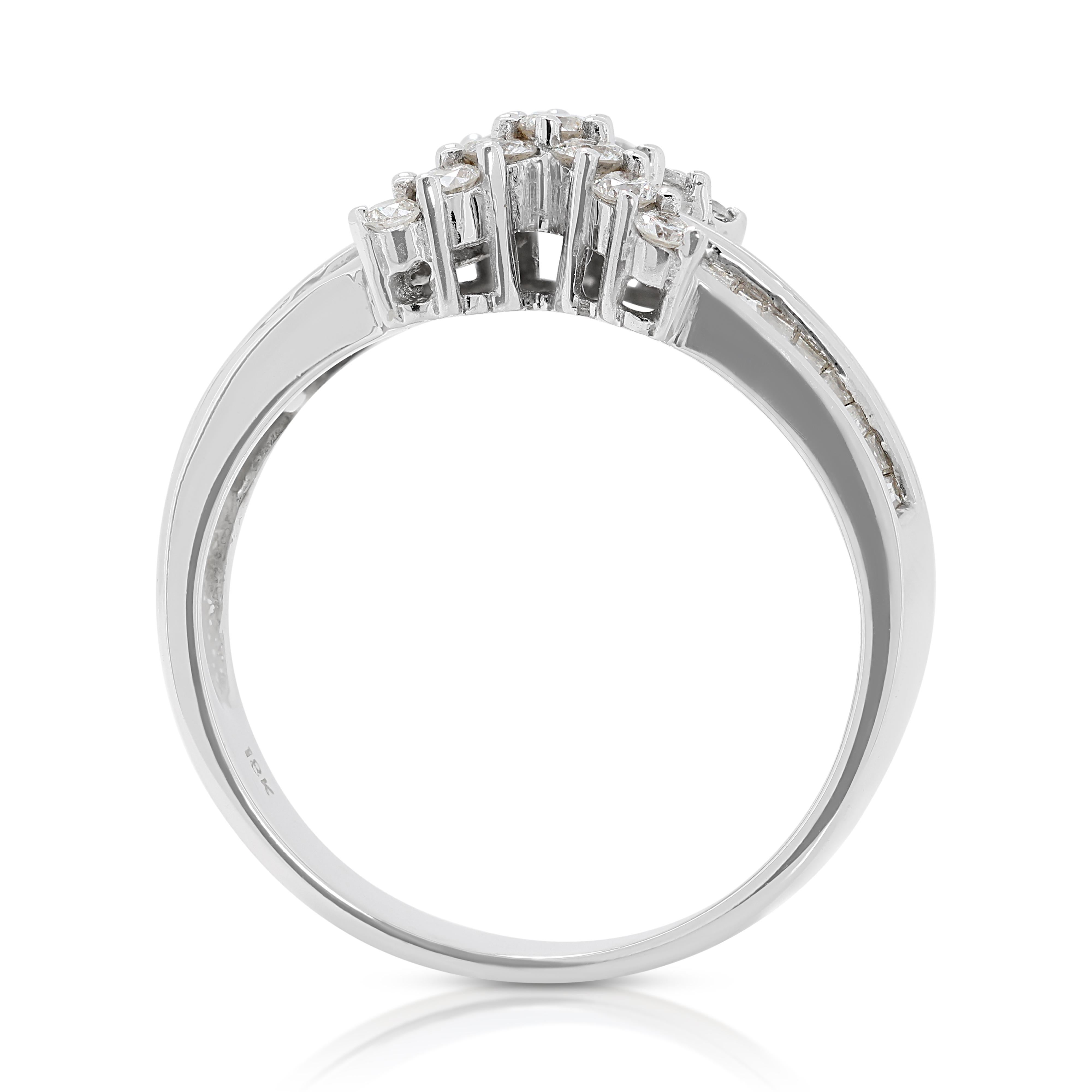 Bezaubernder 0,79 Karat natürlicher Diamantring aus 18 Karat Weißgold mit Diamanten im Angebot 1