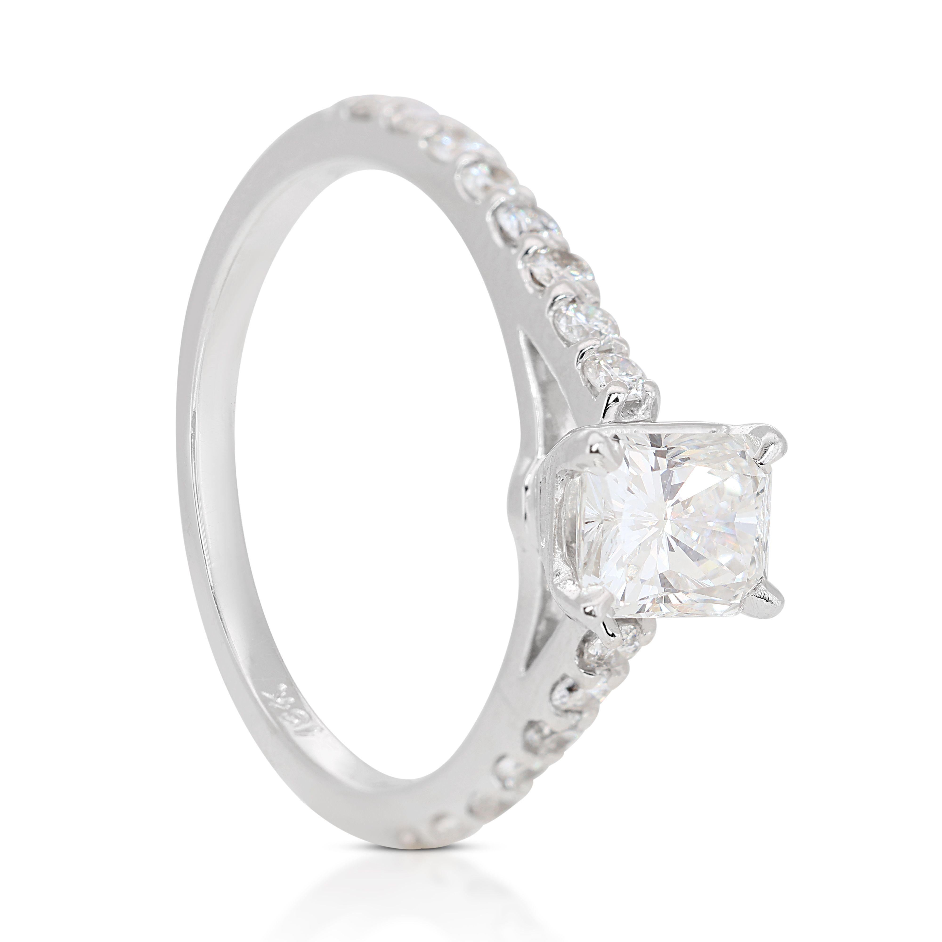 Captivating 0.79ct Diamond Ring For Sale 2