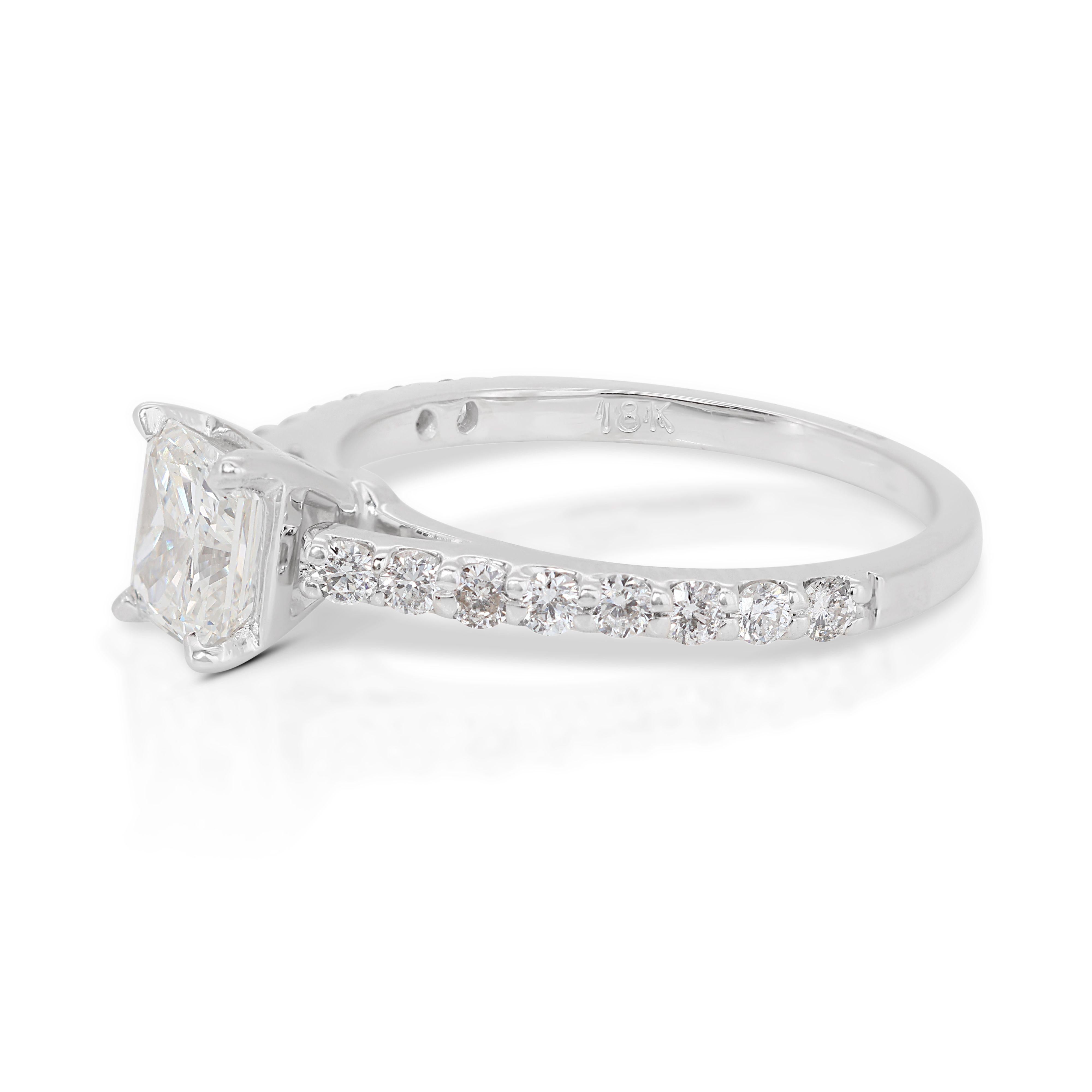 Captivating 0.79ct Diamond Ring For Sale 3