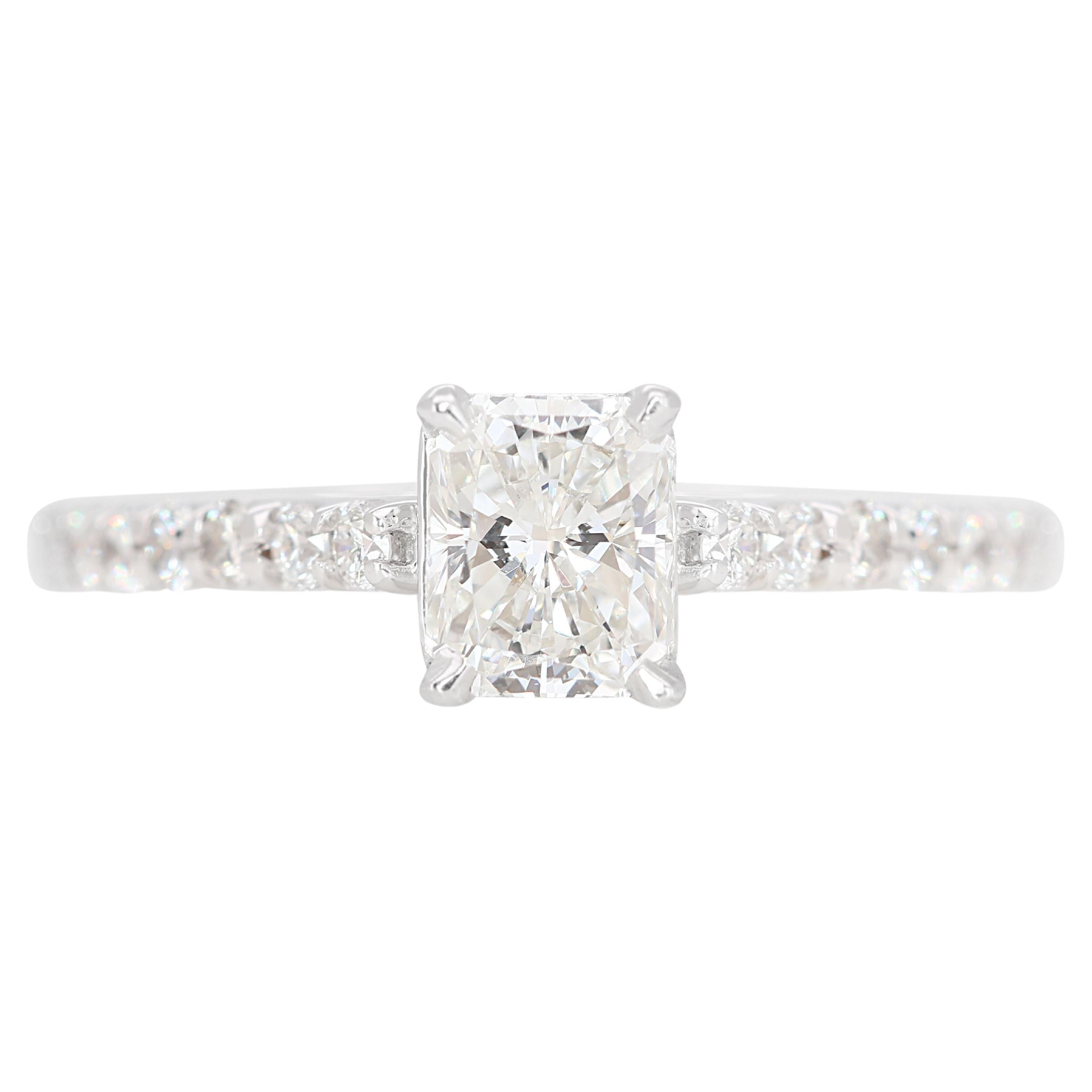 Captivating 0.79ct Diamond Ring For Sale