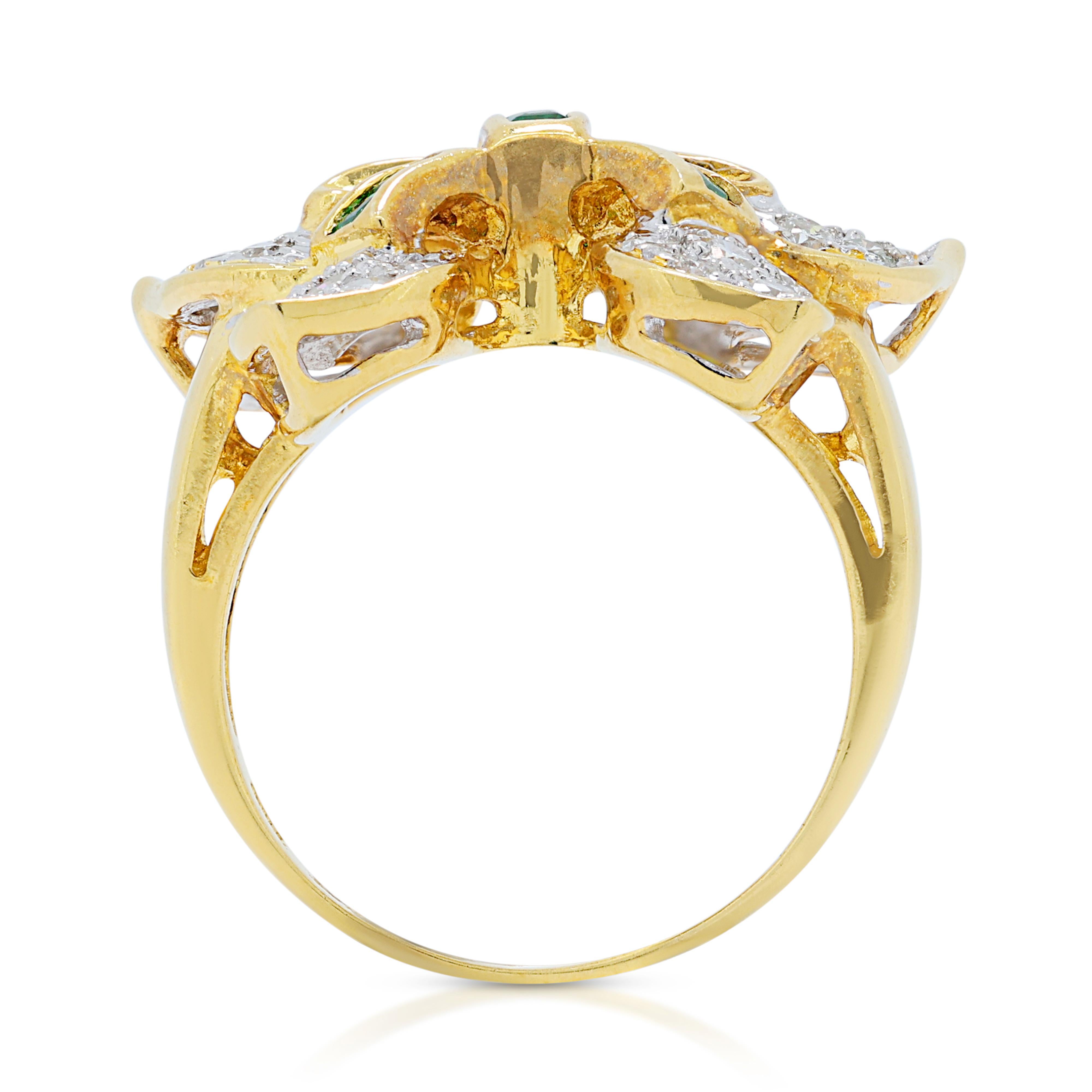 Captivating 0.80ct Emerald Ring in 18K Yellow Gold with Diamonds For Sale 2