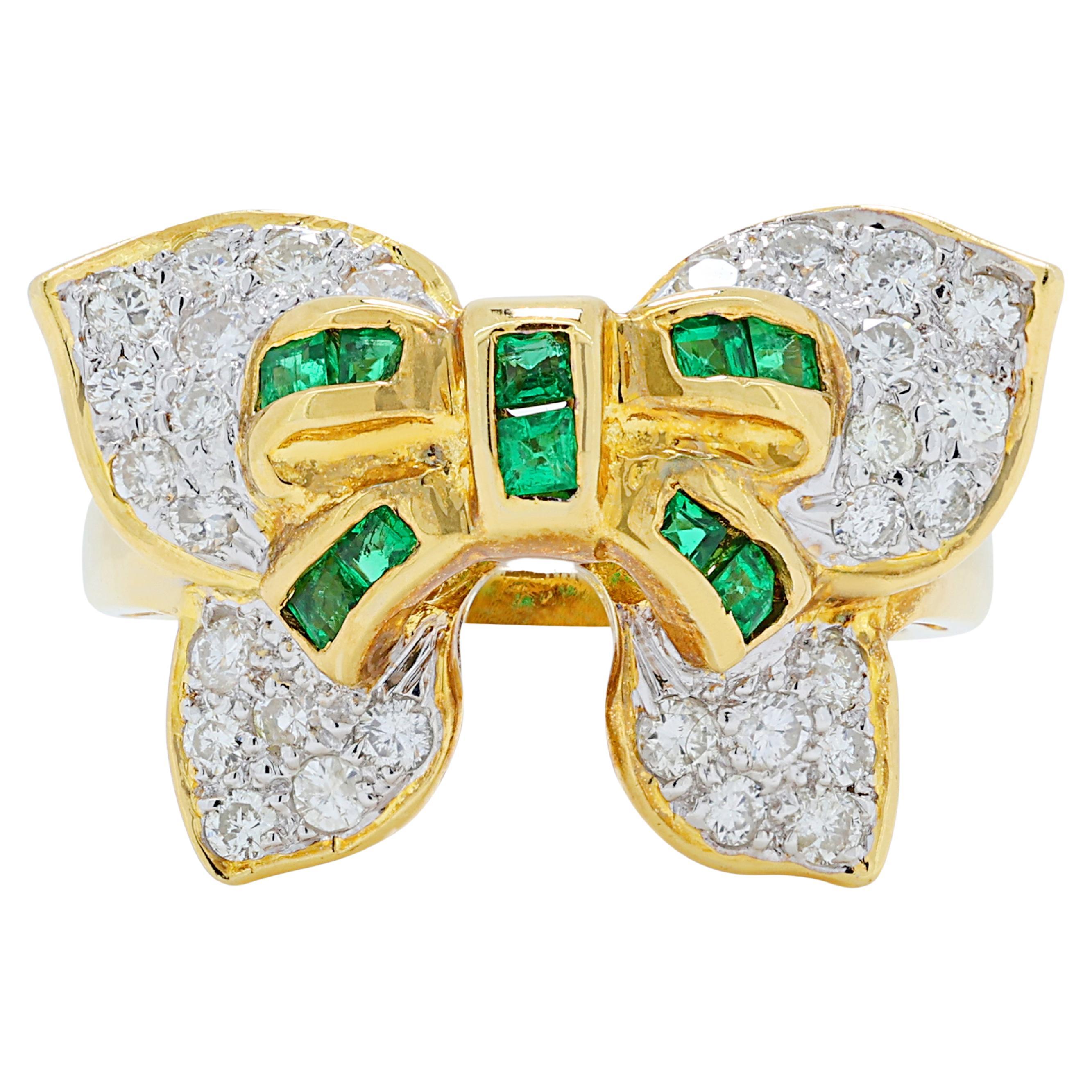Captivating 0.80ct Emerald Ring in 18K Yellow Gold with Diamonds For Sale