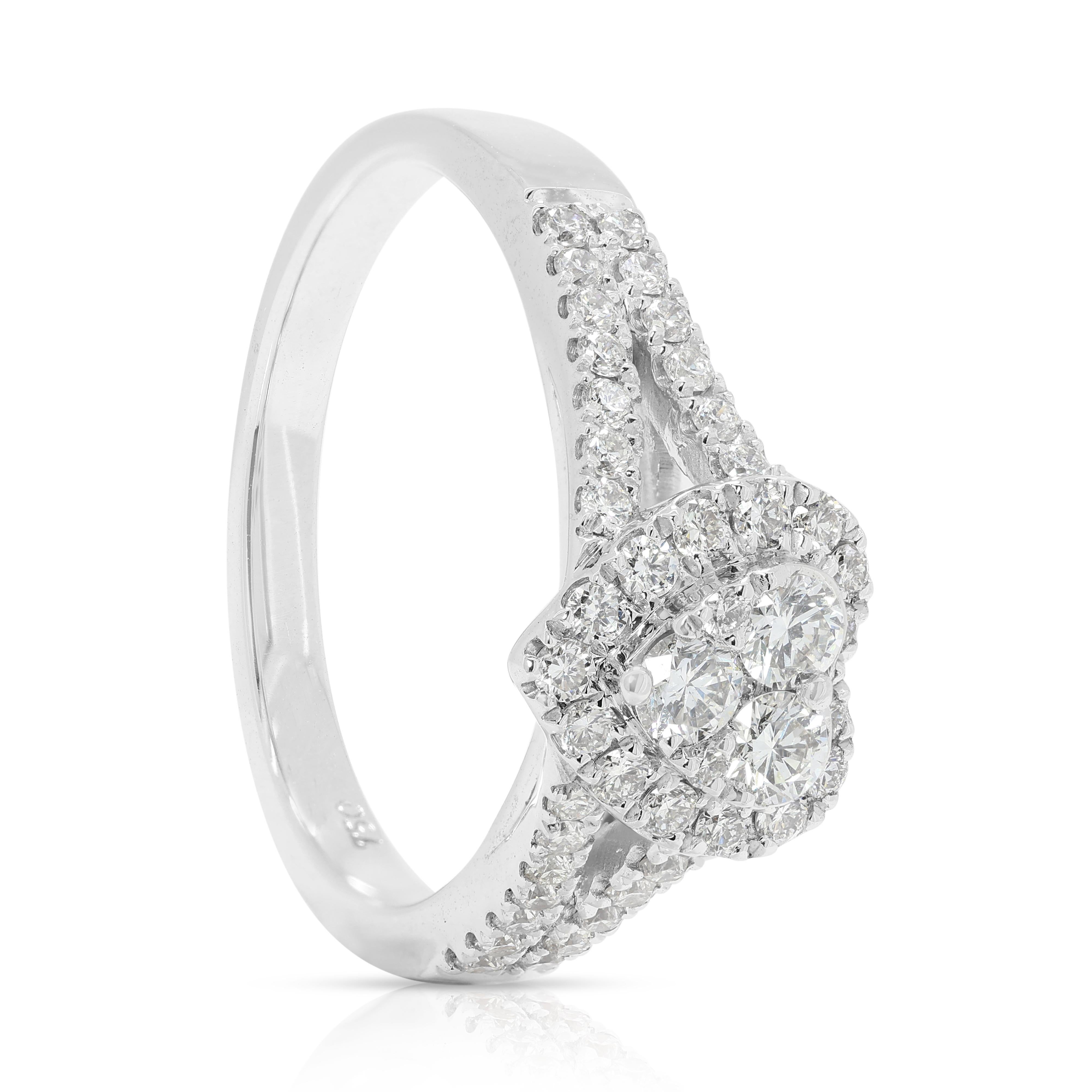 Captivating 0.81ct Round Brilliant Natural Diamond Halo Ring in 18K White Gold For Sale 1