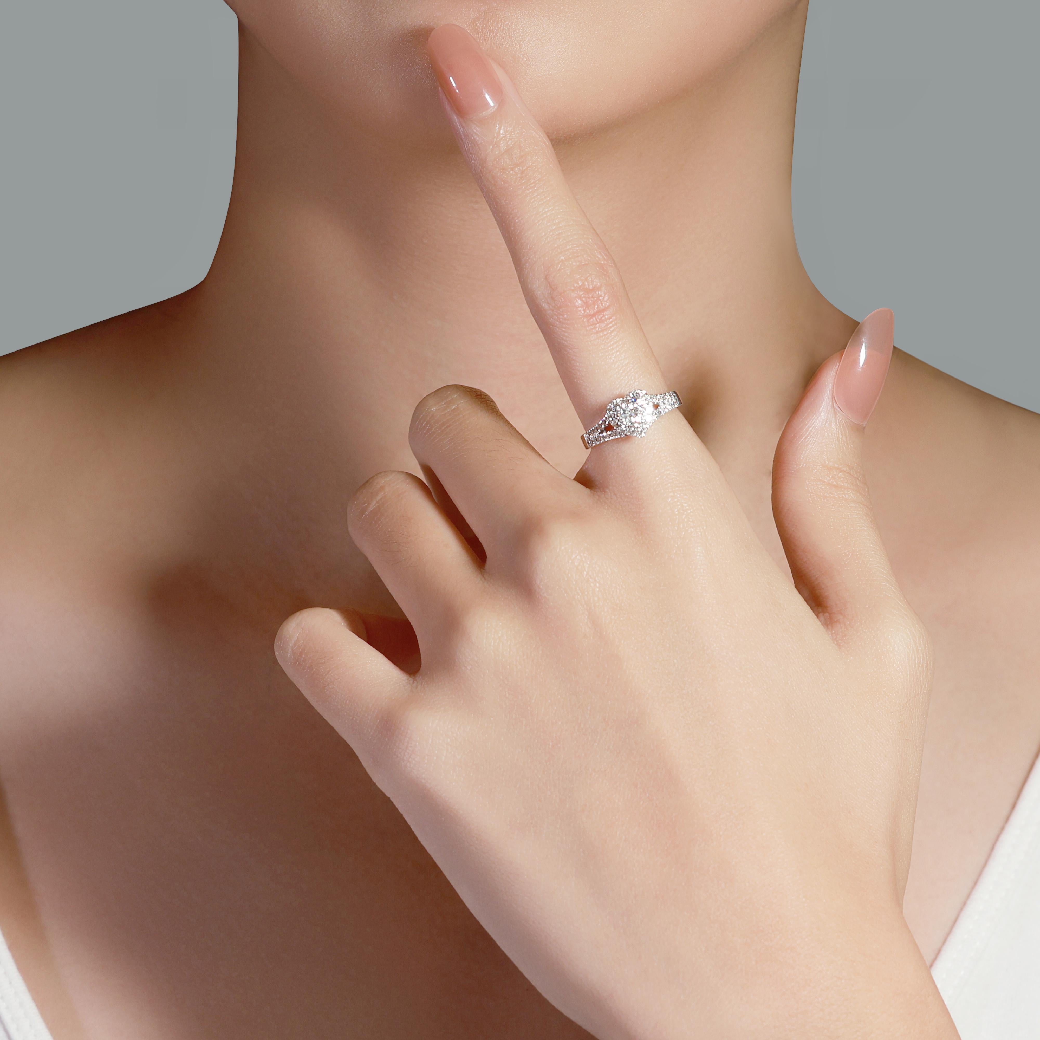 Captivating 0.81ct Round Brilliant Natural Diamond Halo Ring in 18K White Gold For Sale 3