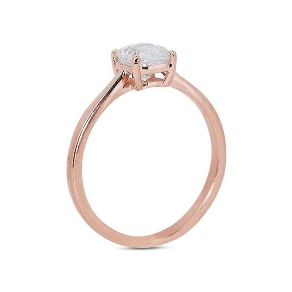 Captivating 0.9 Carat Cushion Diamond Ring in 18K Rose Gold In New Condition For Sale In רמת גן, IL