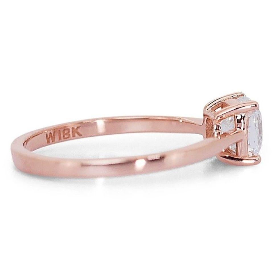 Women's Captivating 0.9 Carat Cushion Diamond Ring in 18K Rose Gold For Sale
