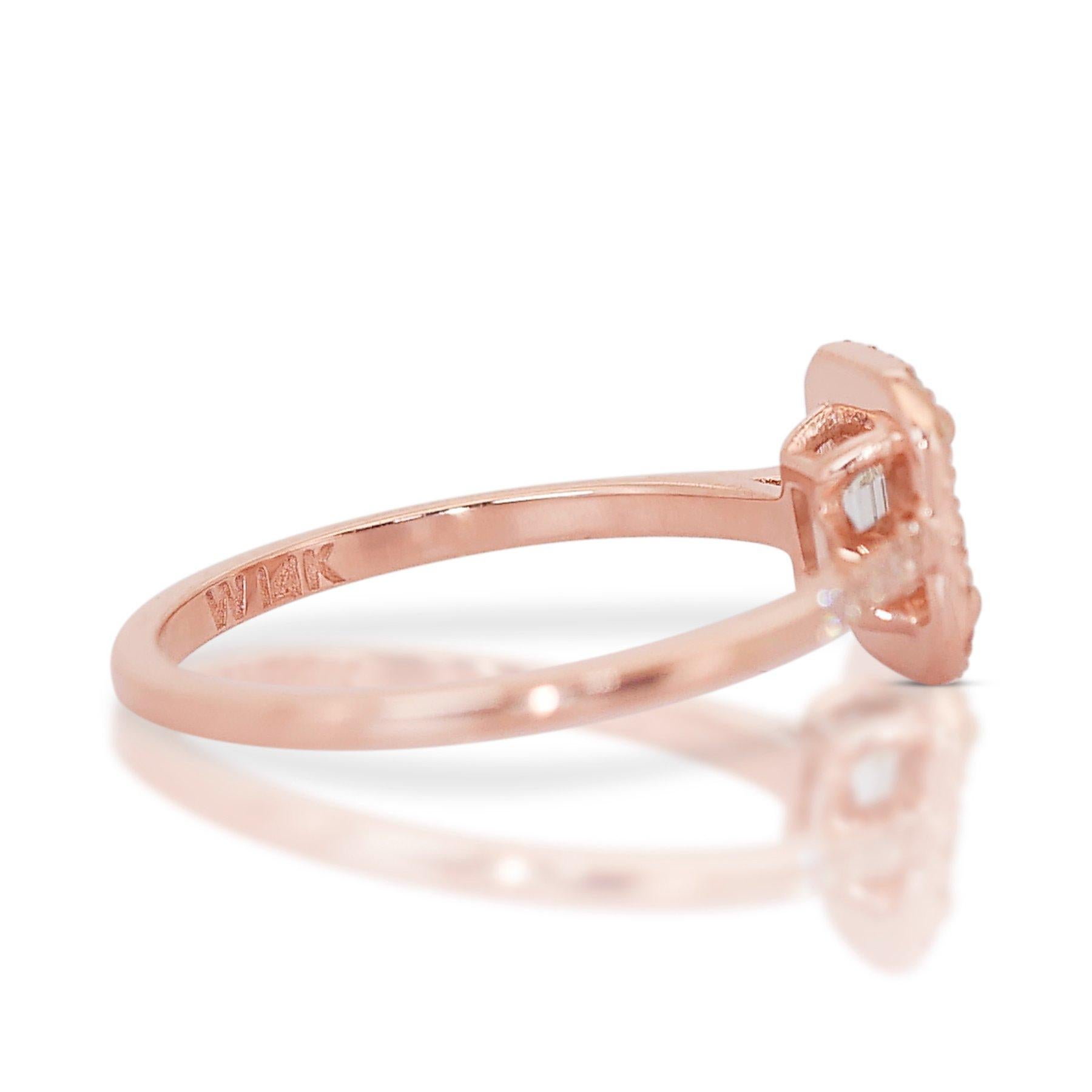 Captivating 0.90ct Diamonds Halo Ring in 18k Rose Gold - GIA Certified In New Condition In רמת גן, IL