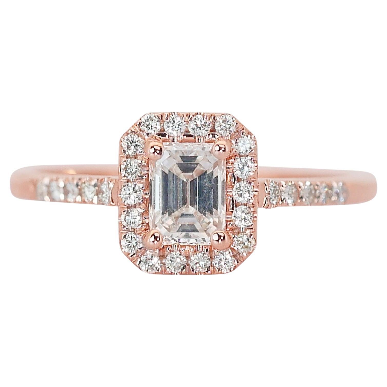 Captivating 0.90ct Diamonds Halo Ring in 18k Rose Gold - GIA Certified  For Sale