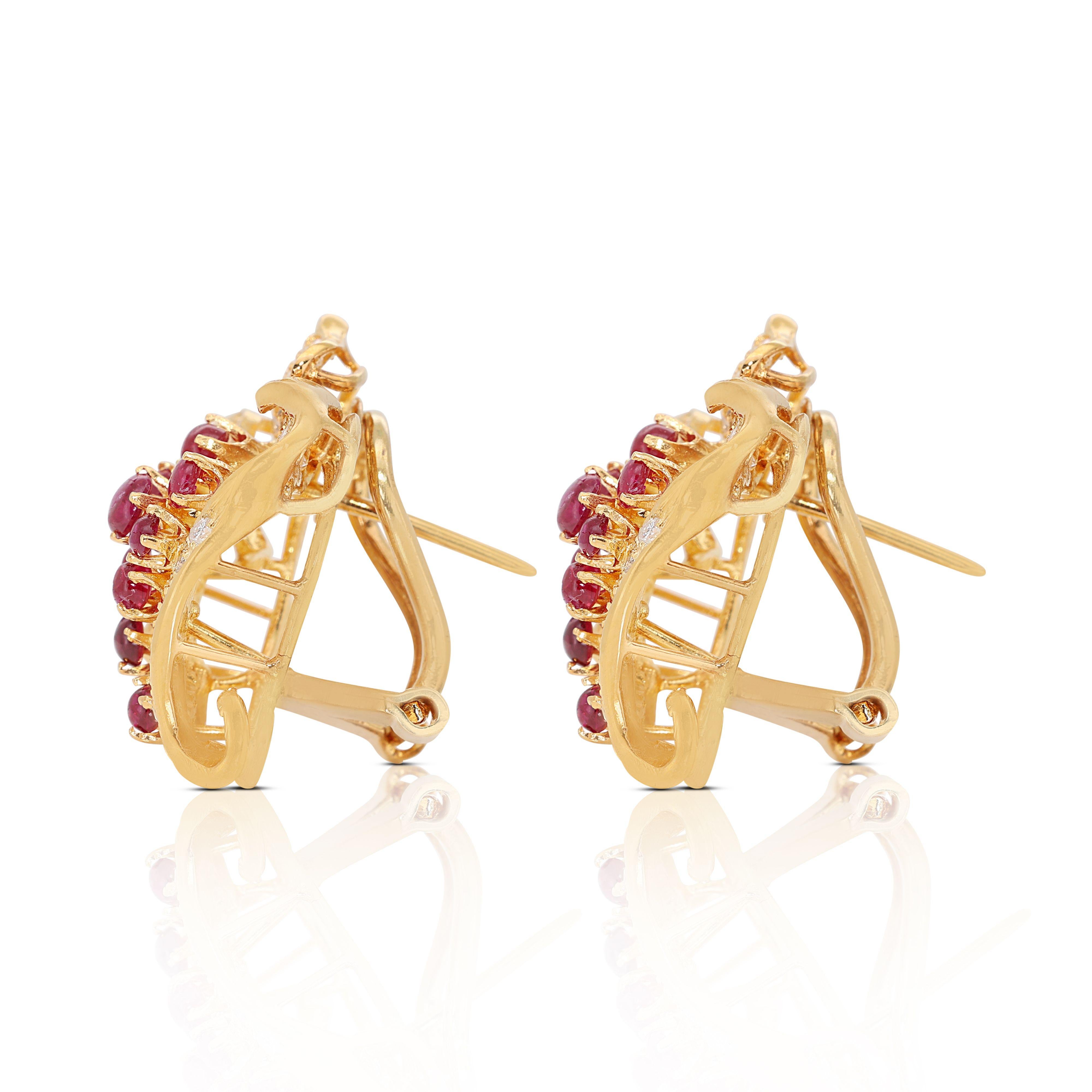Women's Captivating 0.90ct Ruby Earrings set in 18K Yellow Gold For Sale