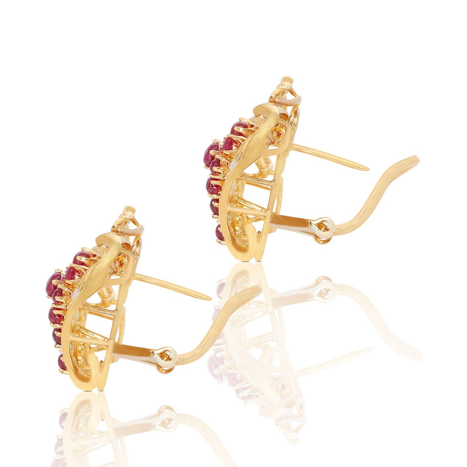 Captivating 0.90ct Ruby Earrings set in 18K Yellow Gold For Sale 1