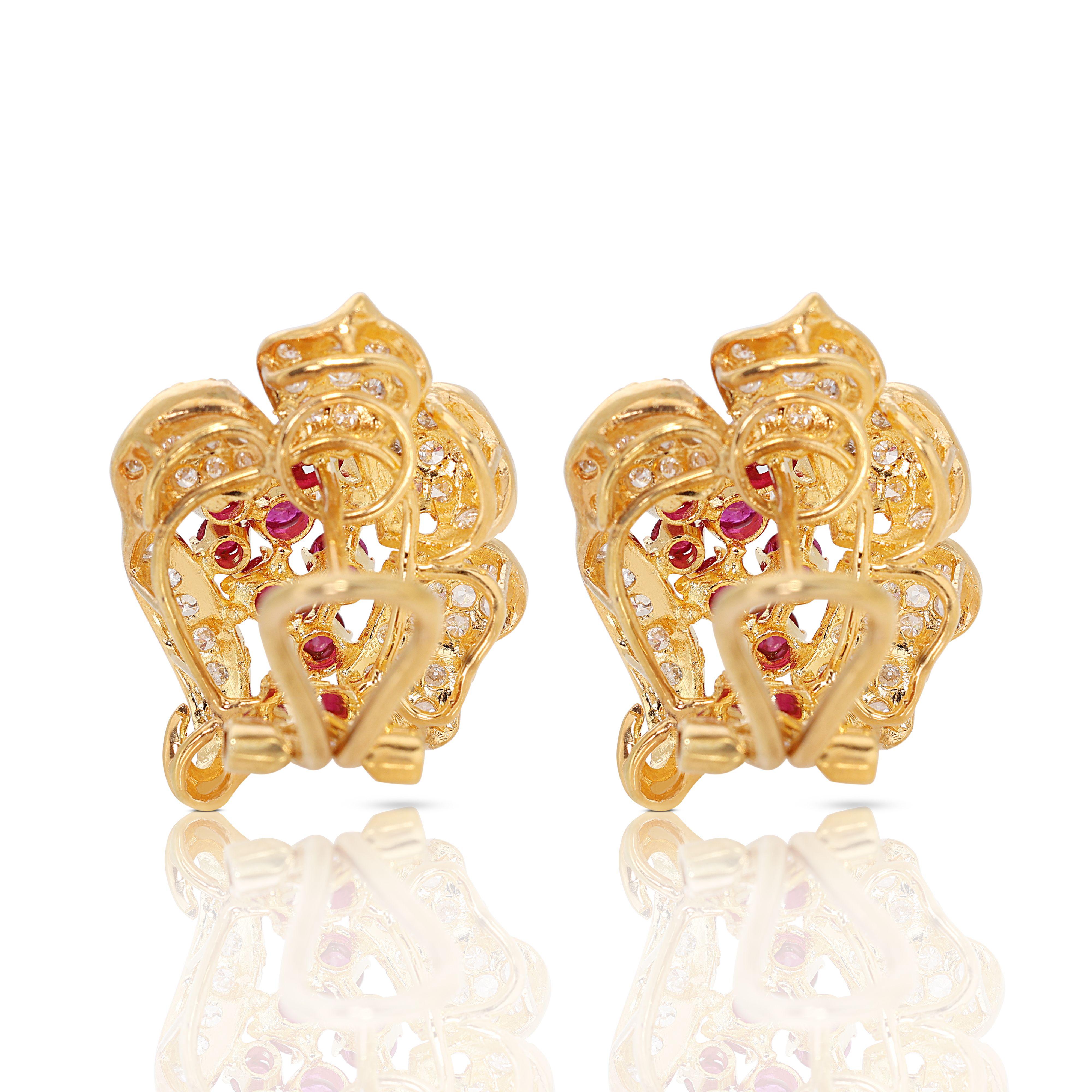 Captivating 0.90ct Ruby Earrings set in 18K Yellow Gold For Sale 2