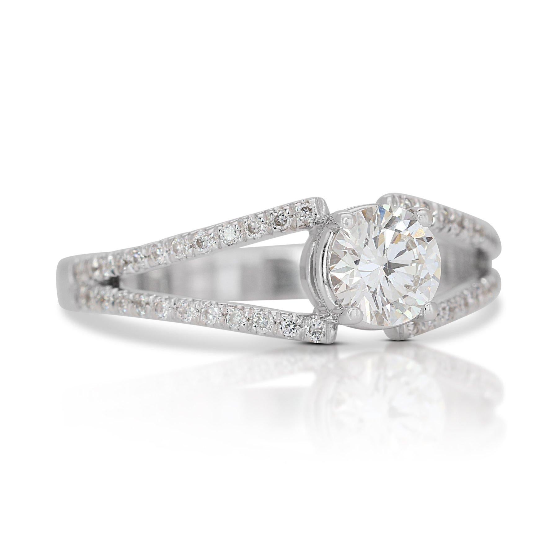 Round Cut Captivating 0.92ct Triple Excellent Ideal Cut Diamonds Pave Ring - GIA Certified For Sale