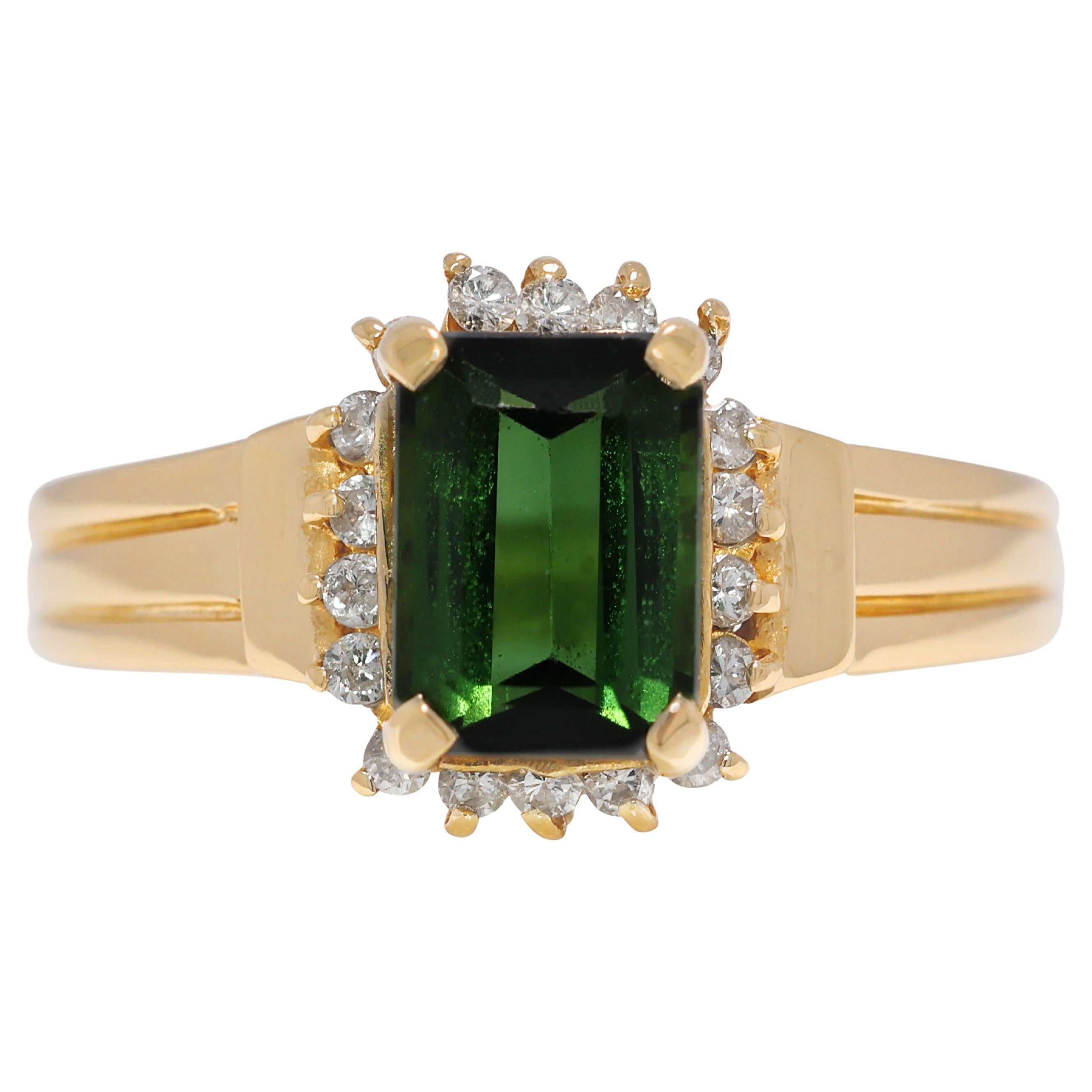 Captivating 0.96ct Tsavorite & Natural Diamond 18K Yellow Gold Ring