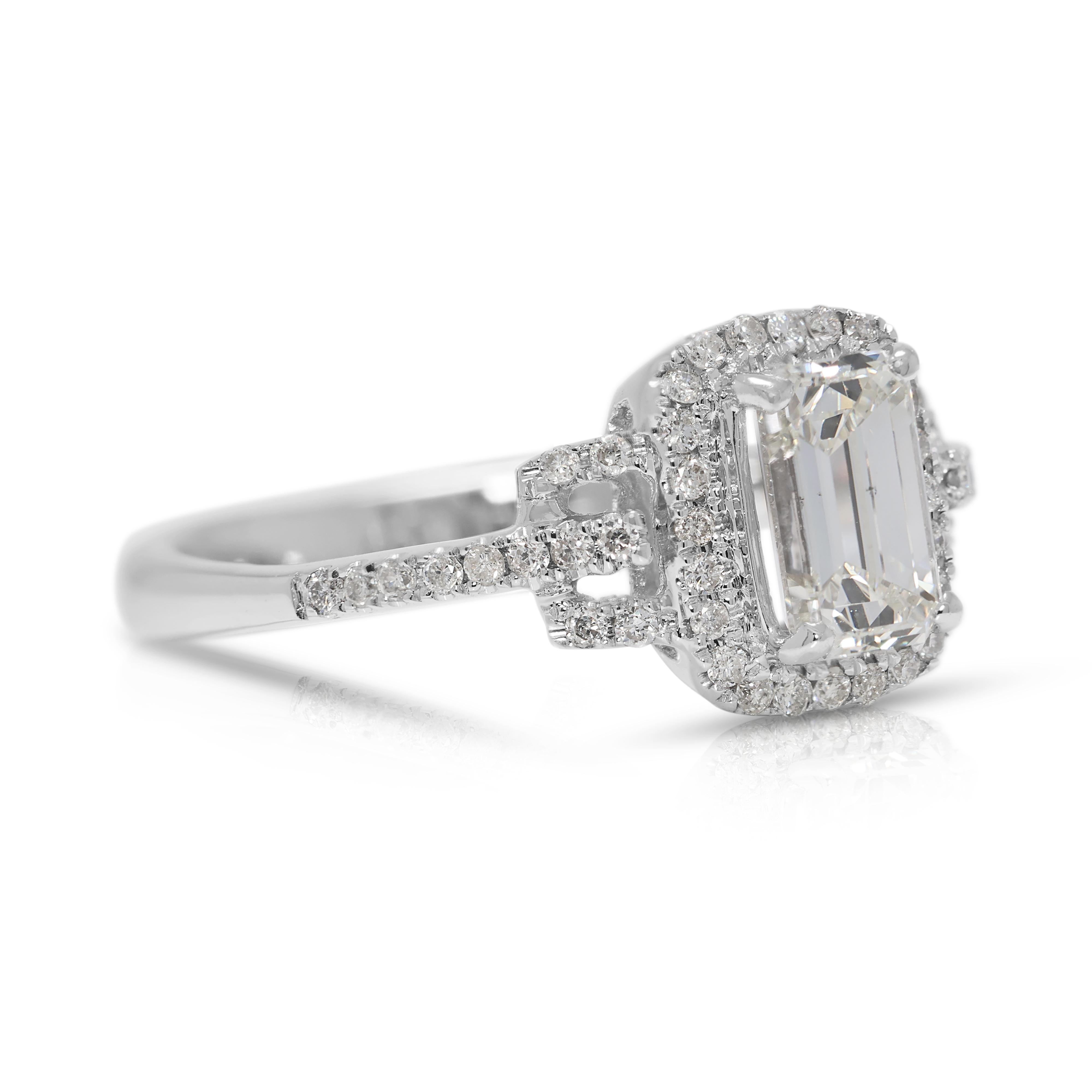 Bague captivante en or blanc 18 carats avec 1,03 ct de diamant Excellent état - En vente à רמת גן, IL