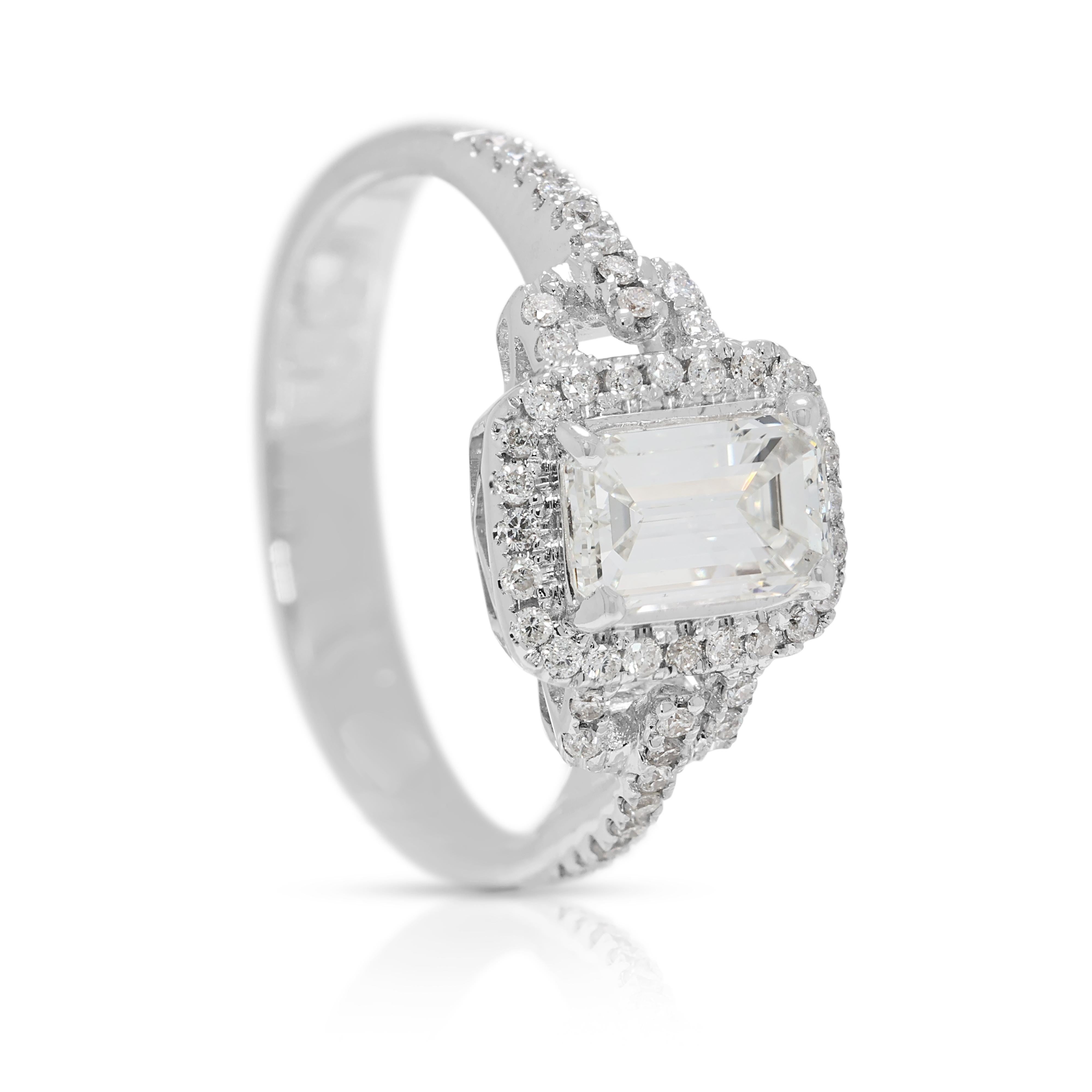 Bague captivante en or blanc 18 carats avec 1,03 ct de diamant en vente 1