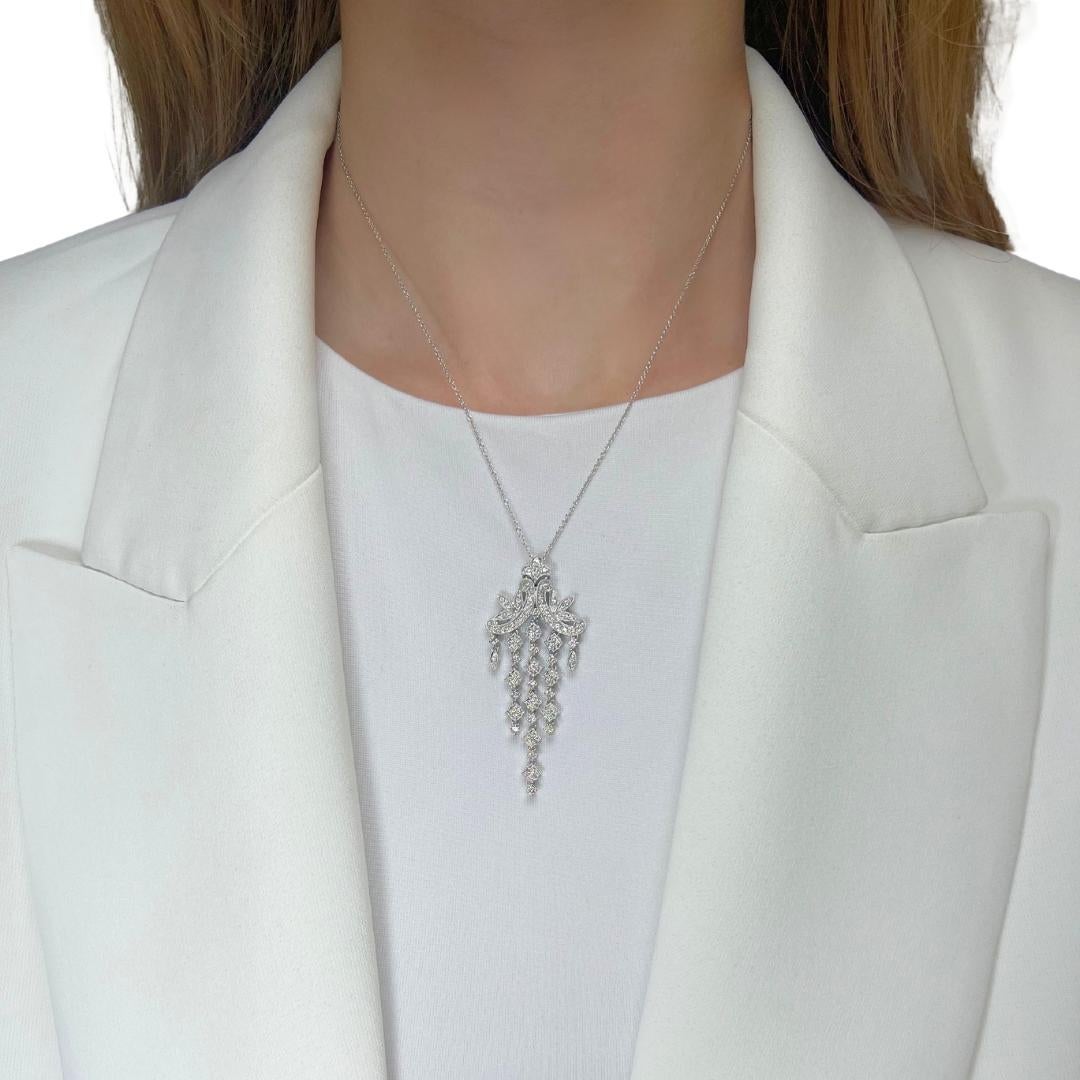 Collier pendentif en or blanc 18 carats de 1,03 ct de diamants captivants - certifié IGI

Élevez votre style avec cet élégant collier en or blanc 18 carats, orné de 58 diamants de taille ronde totalisant 1,03 carat. D'une couleur et d'une pureté