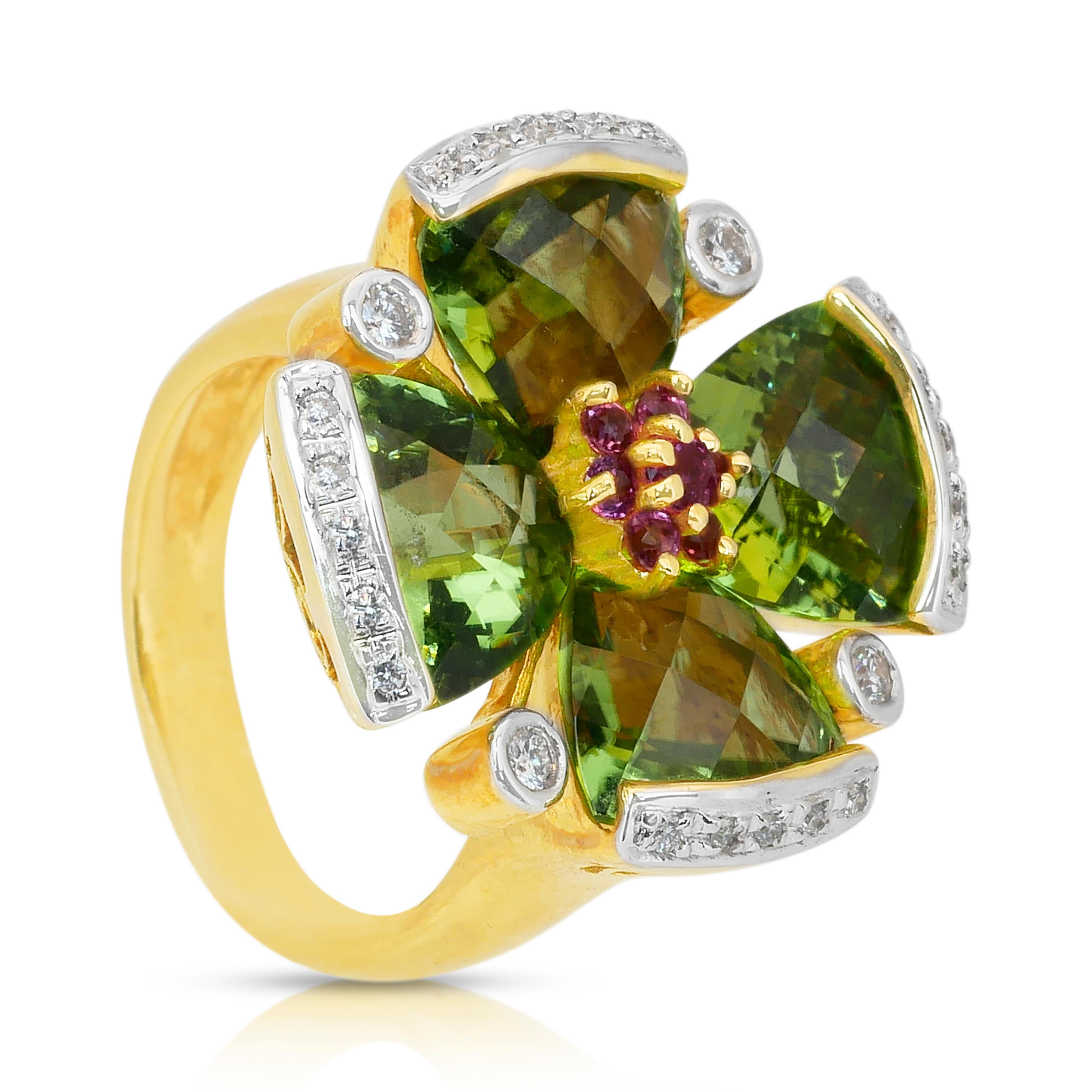 Captivating 10.49ct Peridots, Tourmalines, and Diamonds Cocktail Ring Neuf - En vente à רמת גן, IL