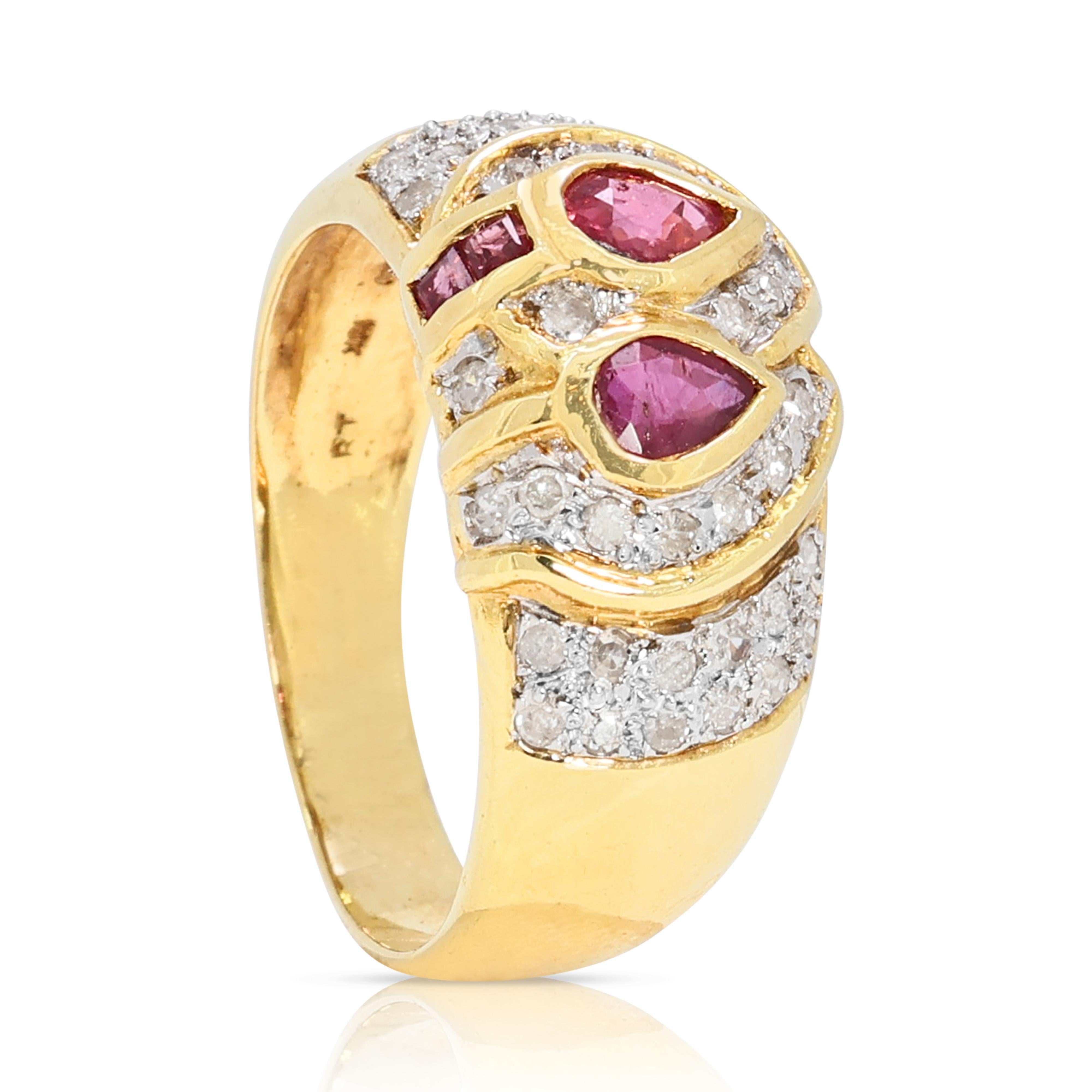 Captivant bague grappe de rubis et de diamants de 1,06 carat en or jaune 18 carats Pour femmes en vente