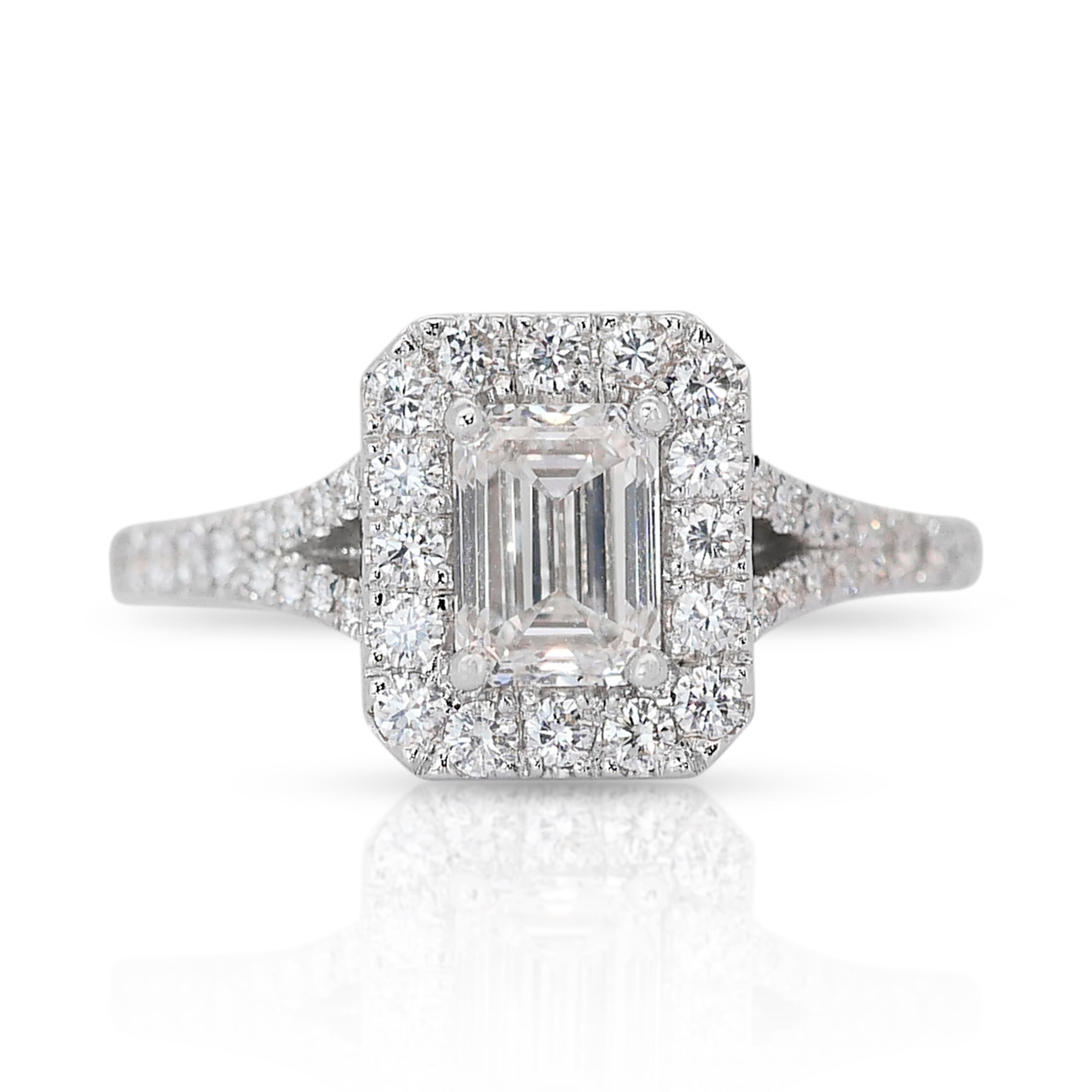 Captivant bague halo de diamants taille émeraude 1,15 carat en or blanc 18 carats - GIA  en vente 3