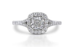Captivating 1.18 total carat Natural Diamond Ring