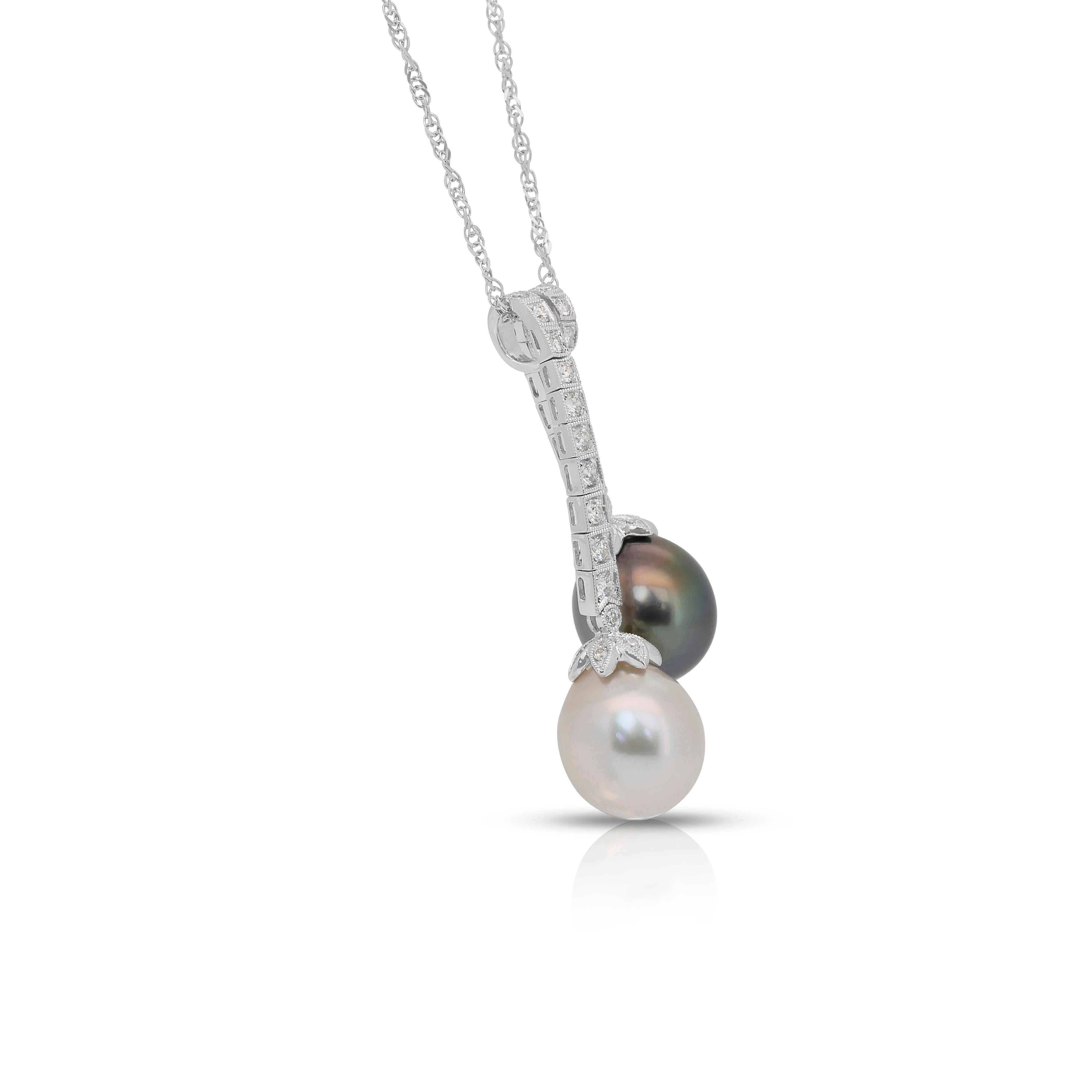 Captivating 13.03ct Salt Water Pearls and Diamonds Drop Necklace in vendita 1