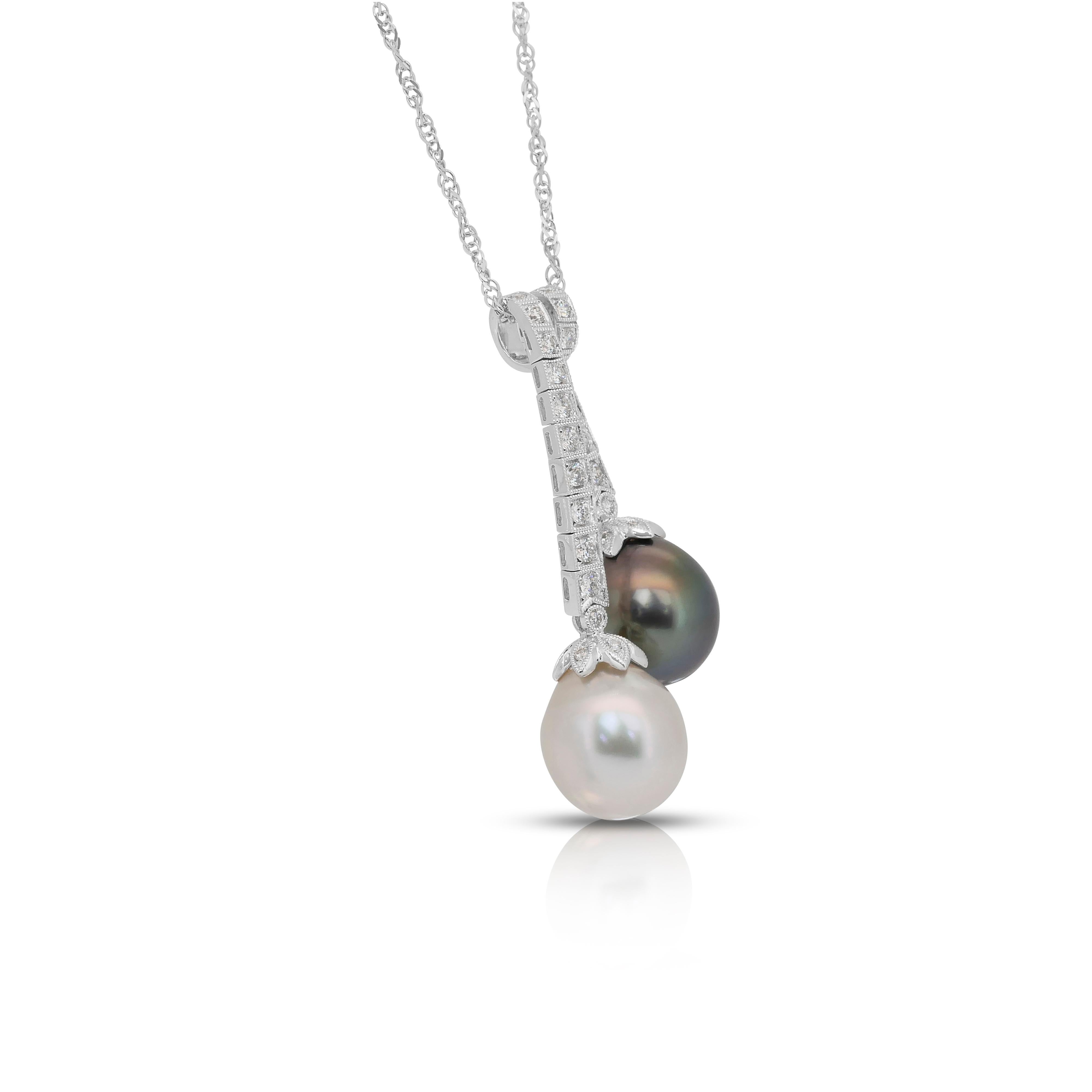 Captivating 13.03ct Salt Water Pearls and Diamonds Drop Necklace in vendita 2