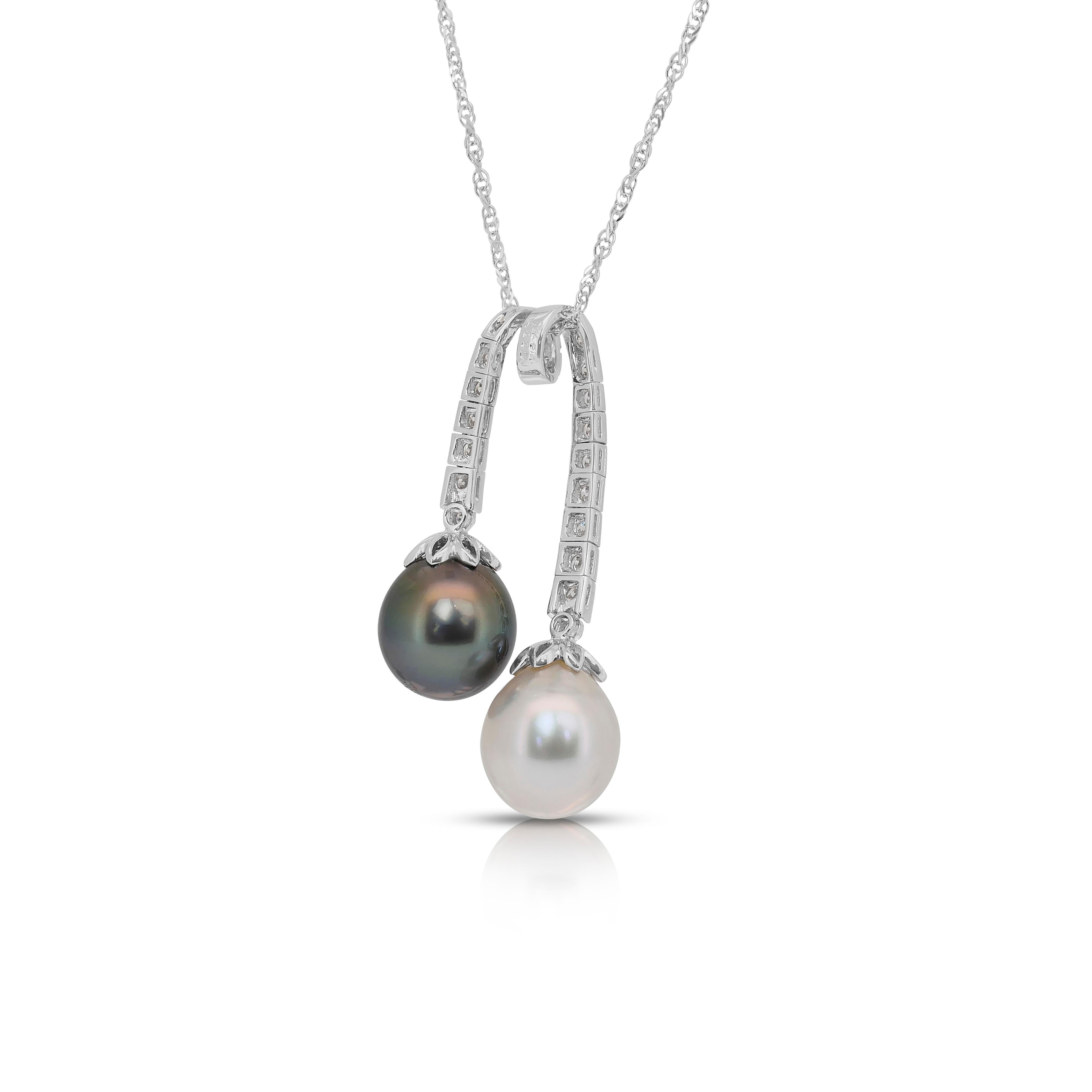 Captivating 13.03ct Salt Water Pearls and Diamonds Drop Necklace in vendita 3