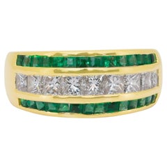 Captivating 1.35ct Emeralds and Diamonds Ring in 18k Yellow Gold - IGI Certified