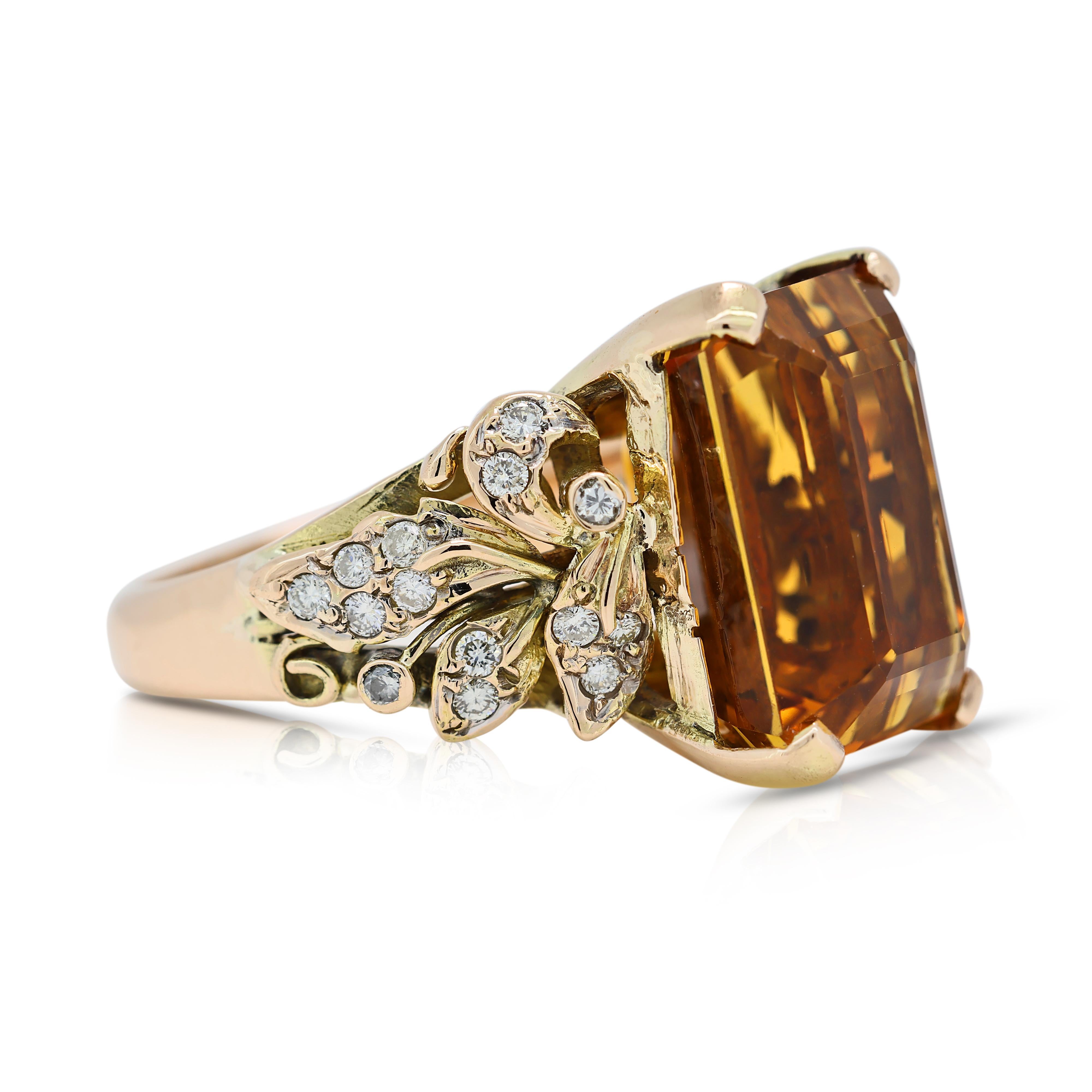 Taille émeraude Captivant bague grappe de 14,58 carats en or jaune 14 carats avec citrine et diamants en vente