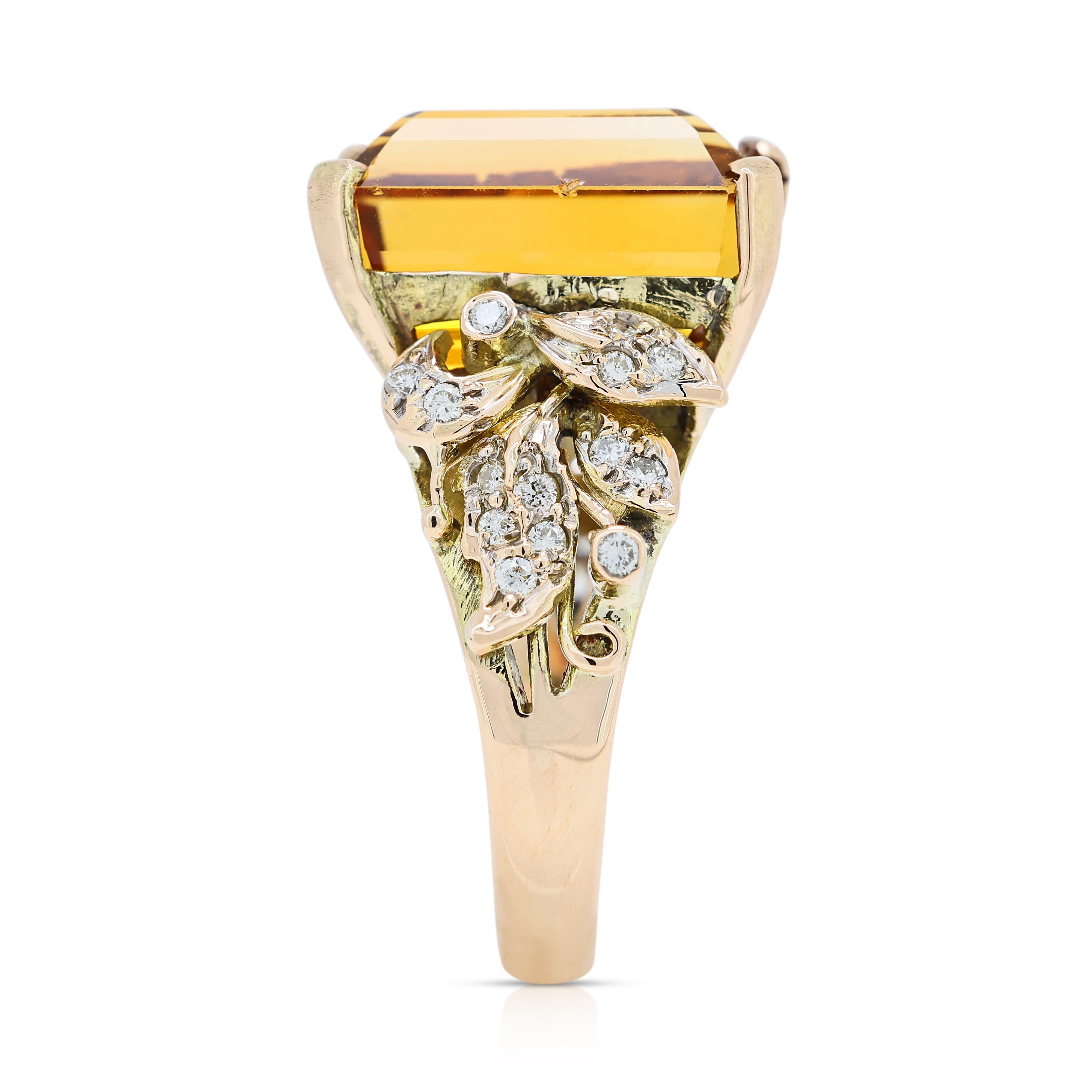 Captivant bague grappe de 14,58 carats en or jaune 14 carats avec citrine et diamants Excellent état - En vente à רמת גן, IL